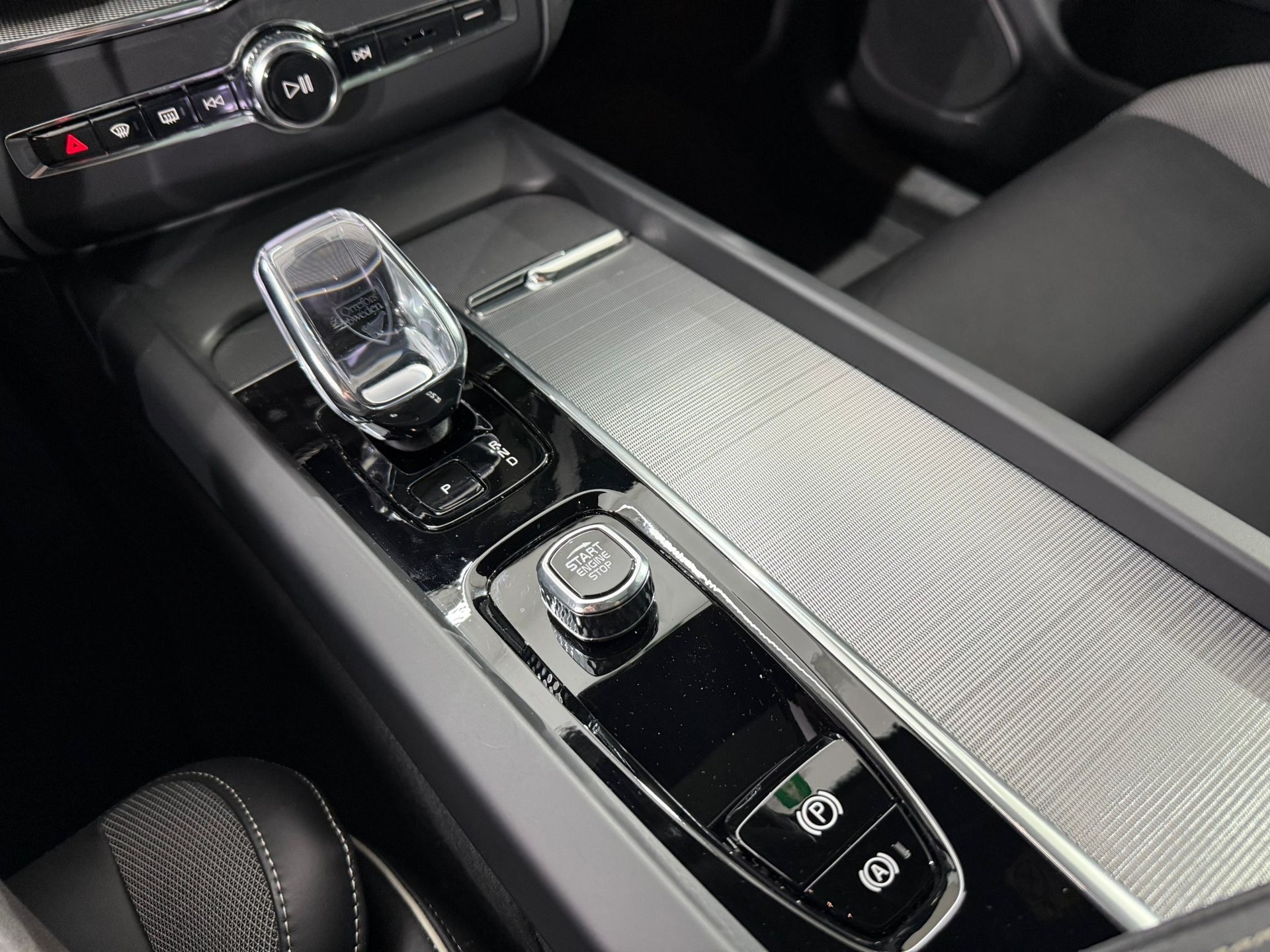 VOLVO XC60 2.0 T8 TE XCENTRIC Black-image-10