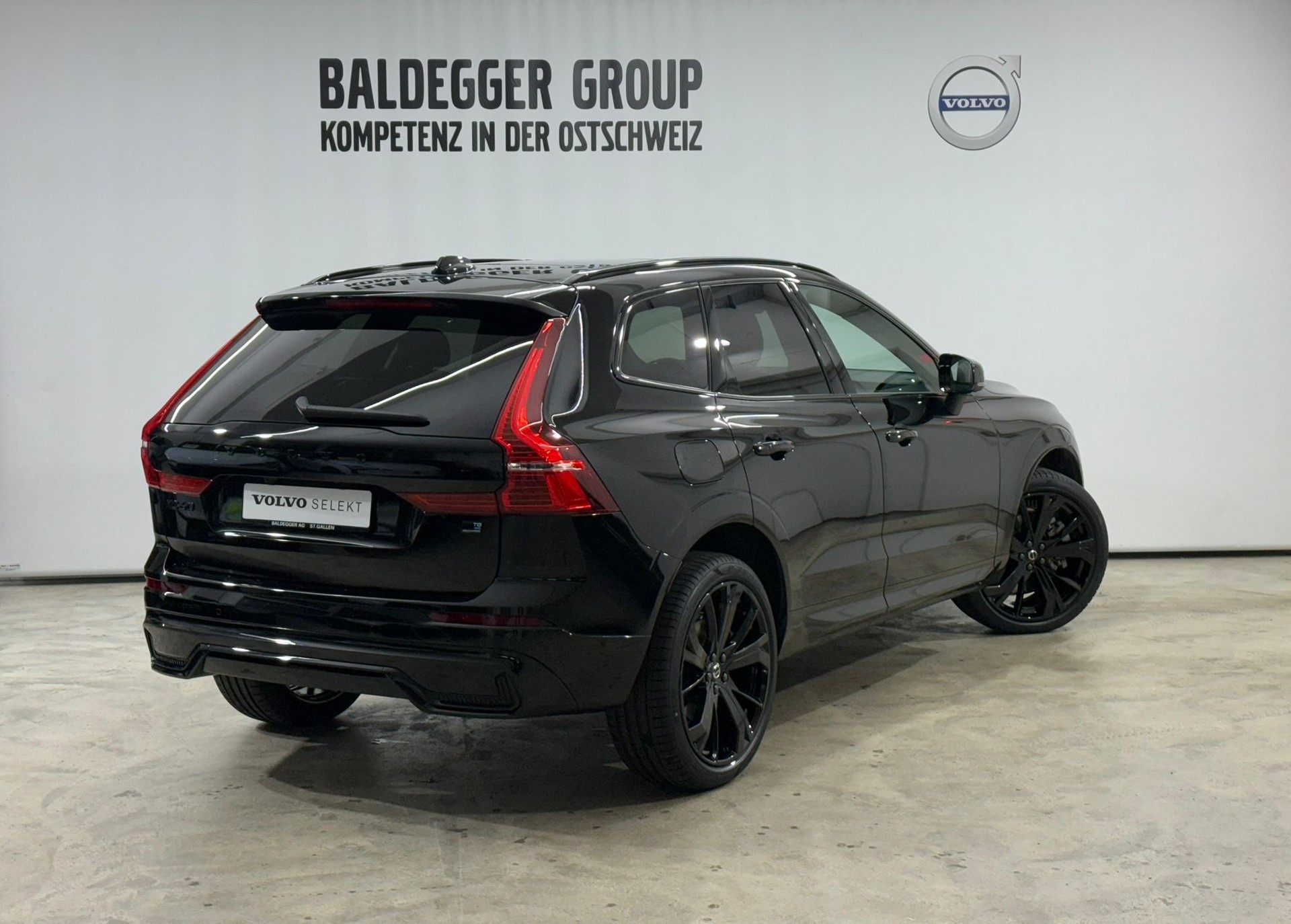 VOLVO XC60 2.0 T8 TE XCENTRIC Black-image-2