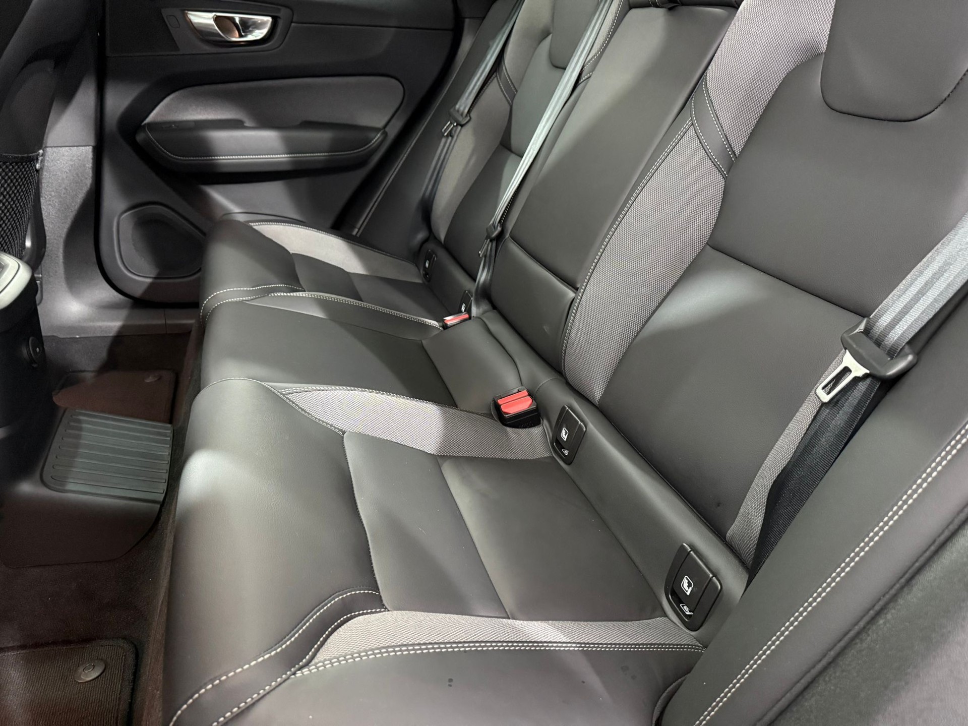 VOLVO XC60 2.0 T8 TE XCENTRIC Black-image-5