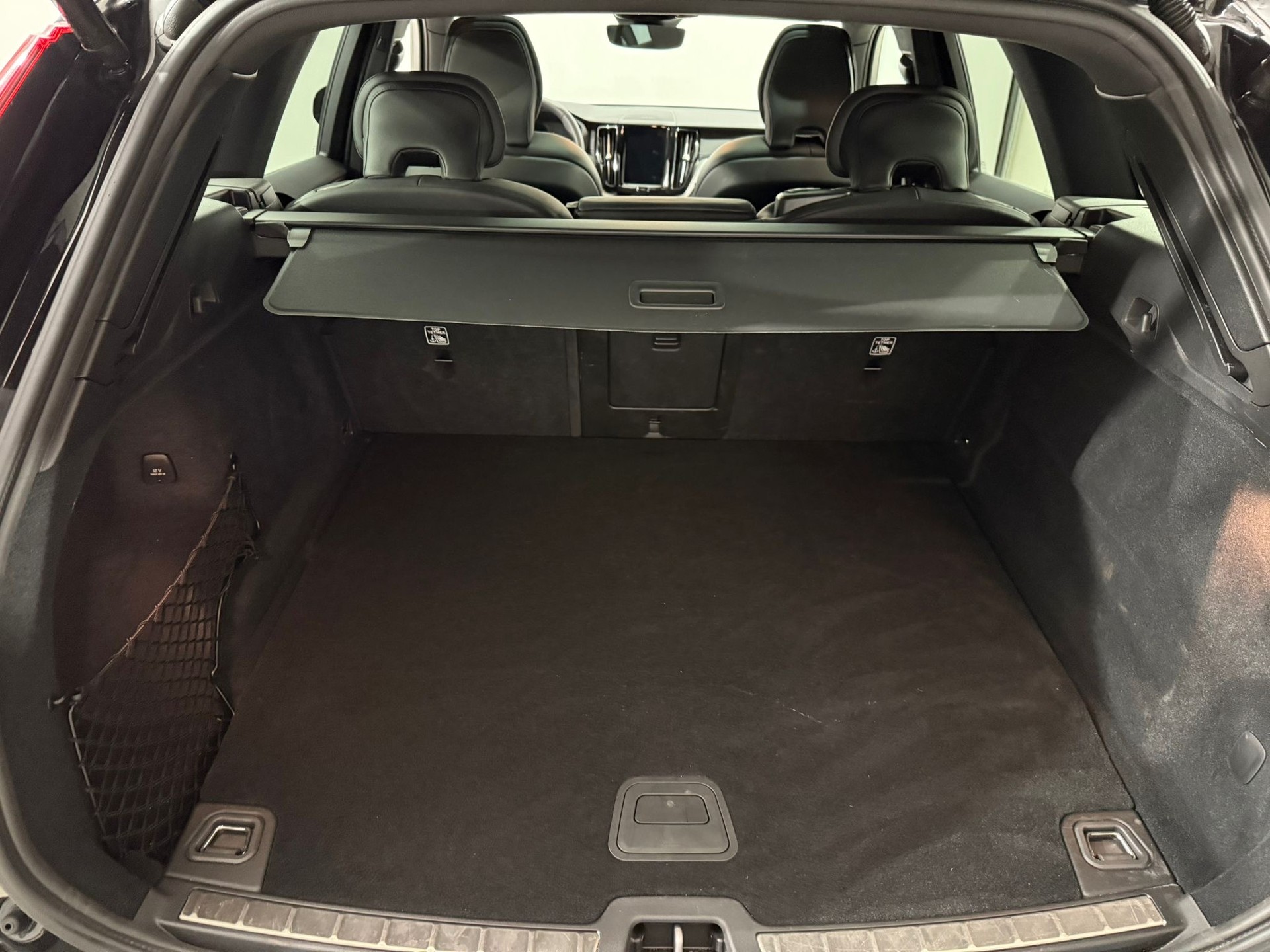 VOLVO XC60 2.0 T8 TE XCENTRIC Black-image-6