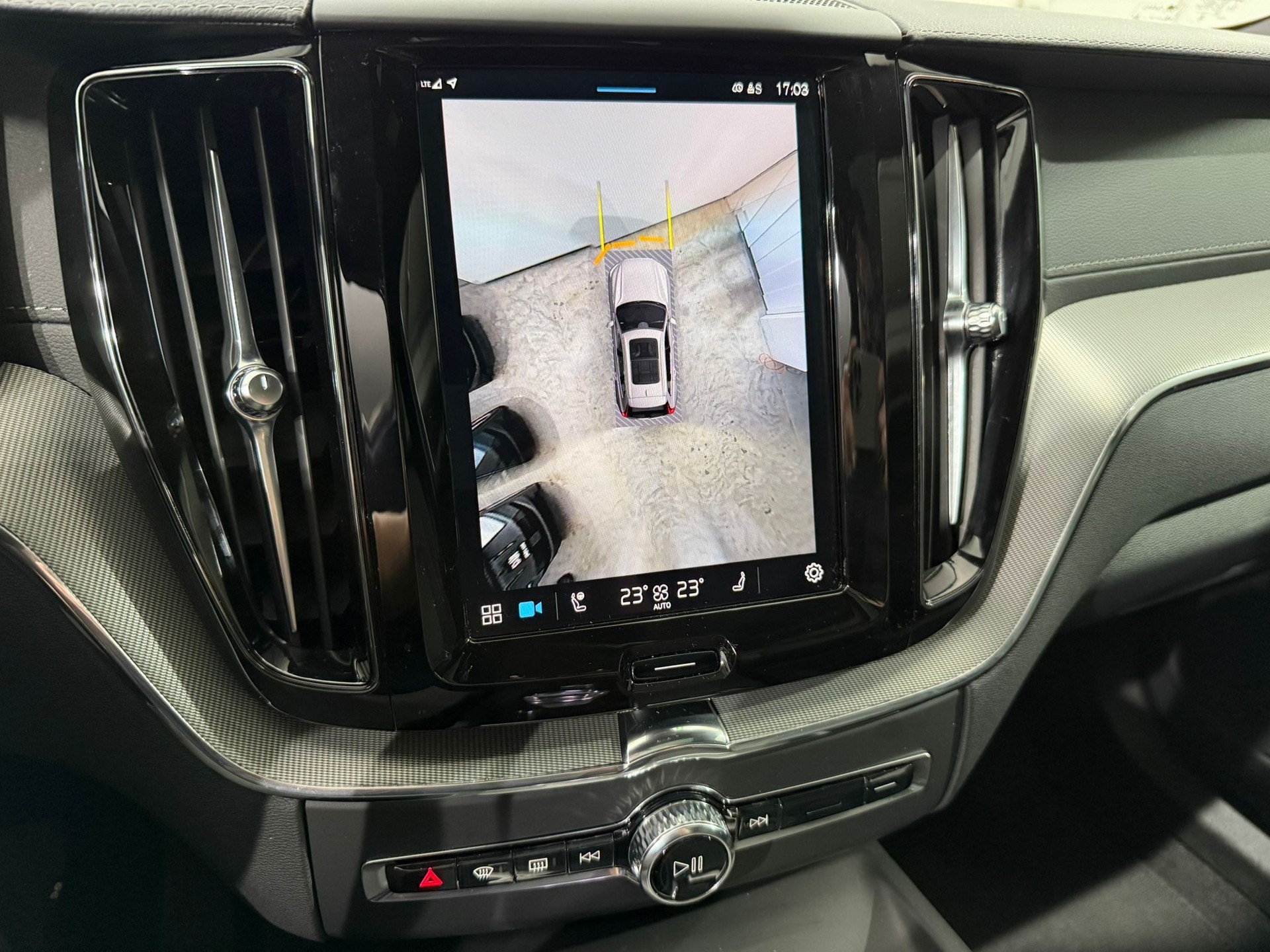 VOLVO XC60 2.0 T8 TE XCENTRIC Black-image-8