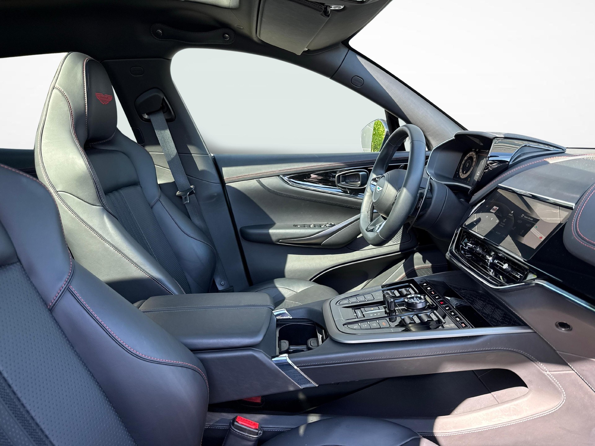 ASTON MARTIN DBX 707 4.0 V8 Bi-Turbo-image-9