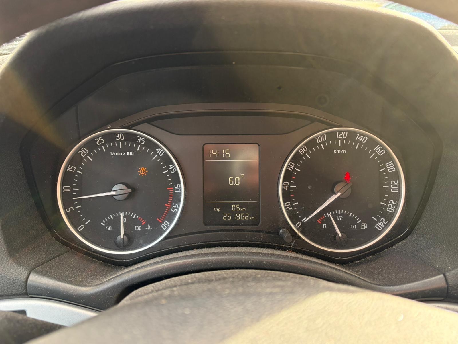 SKODA Octavia Combi 1.6 TDI Swiss Adventure 4x4-image-10