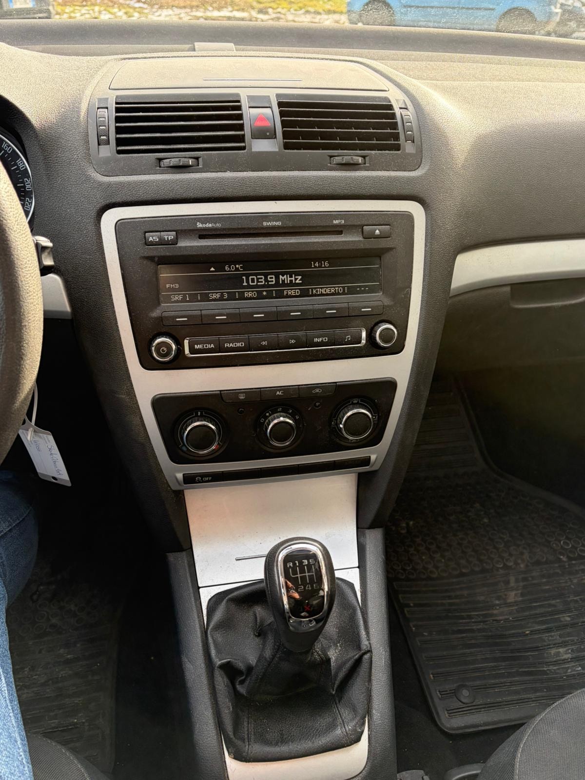 SKODA Octavia Combi 1.6 TDI Swiss Adventure 4x4-image-7