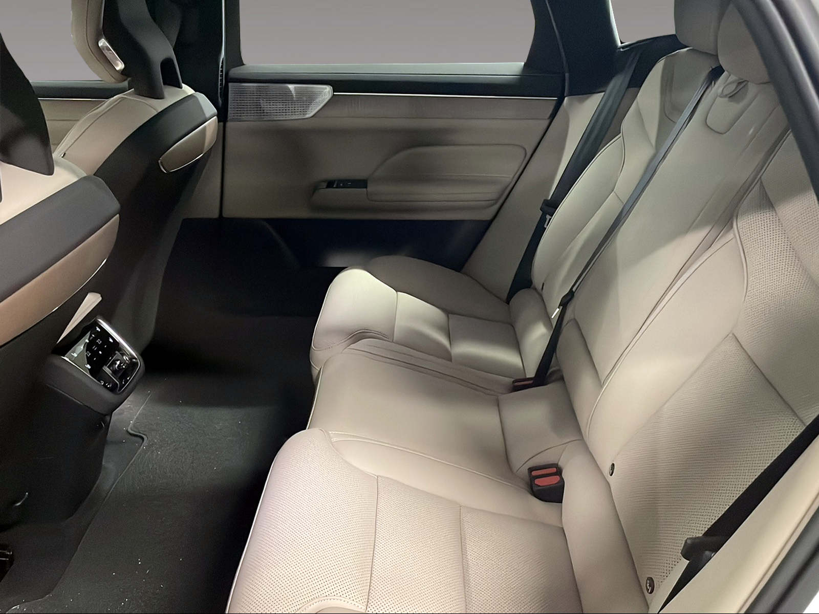 VOLVO ES90 Ultra-image-11