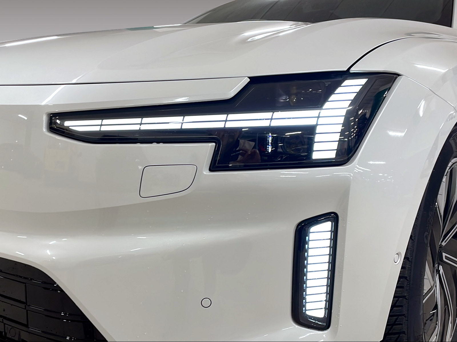 VOLVO ES90 Ultra-image-6