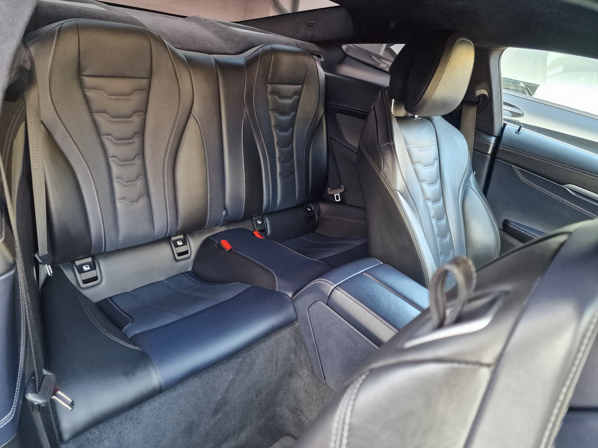 BMW M850i xDrive Steptronic-image-17
