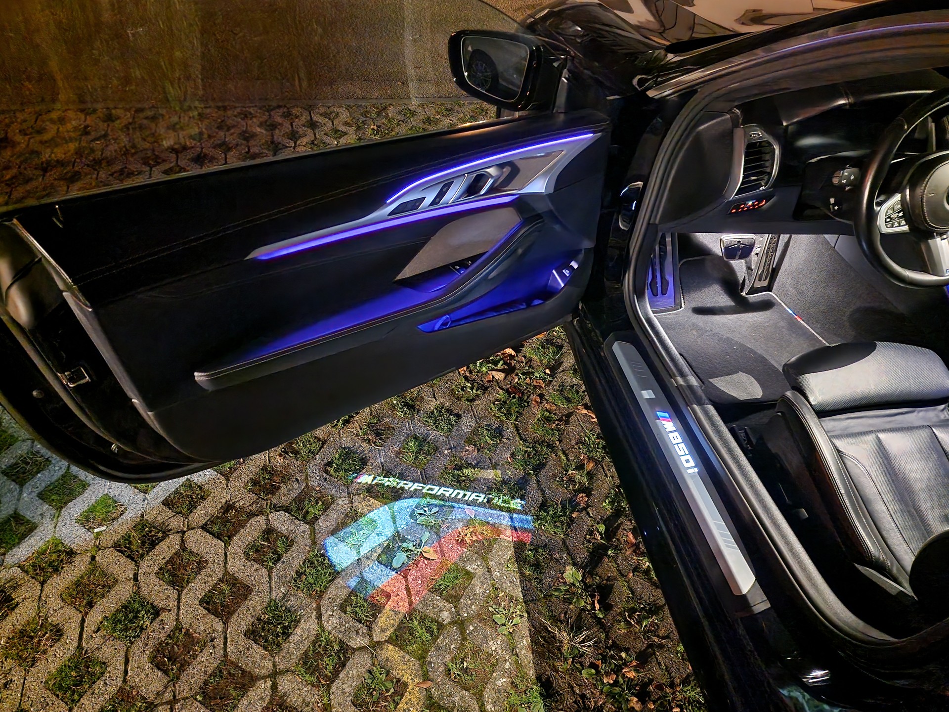 BMW M850i xDrive Steptronic-image-12