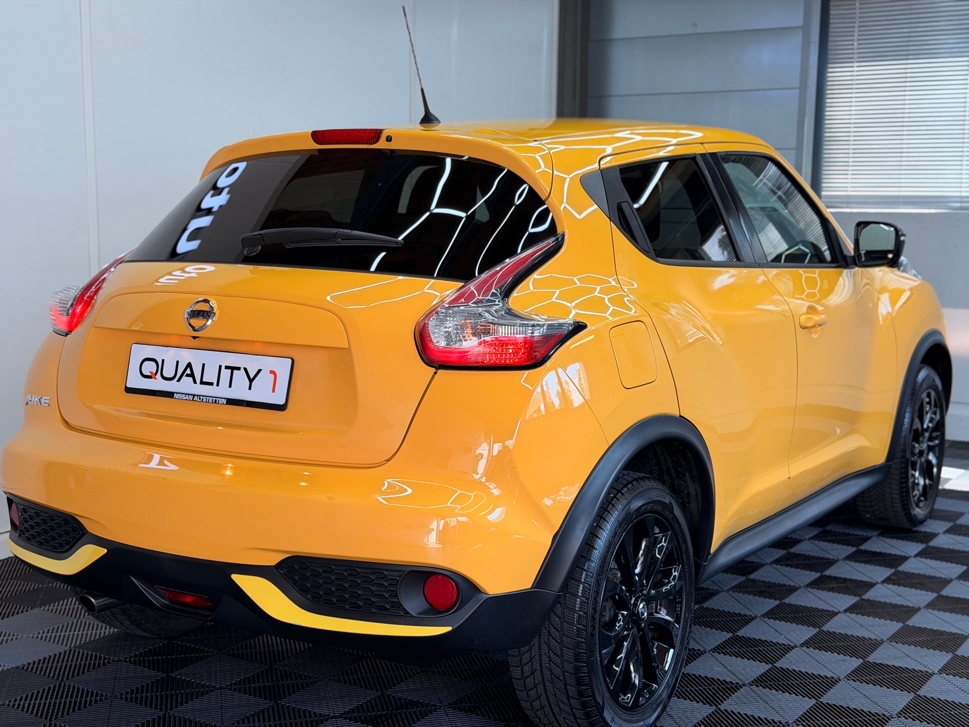 NISSAN Juke 1.6 tekna Xtronic CVT-showroom-element-2