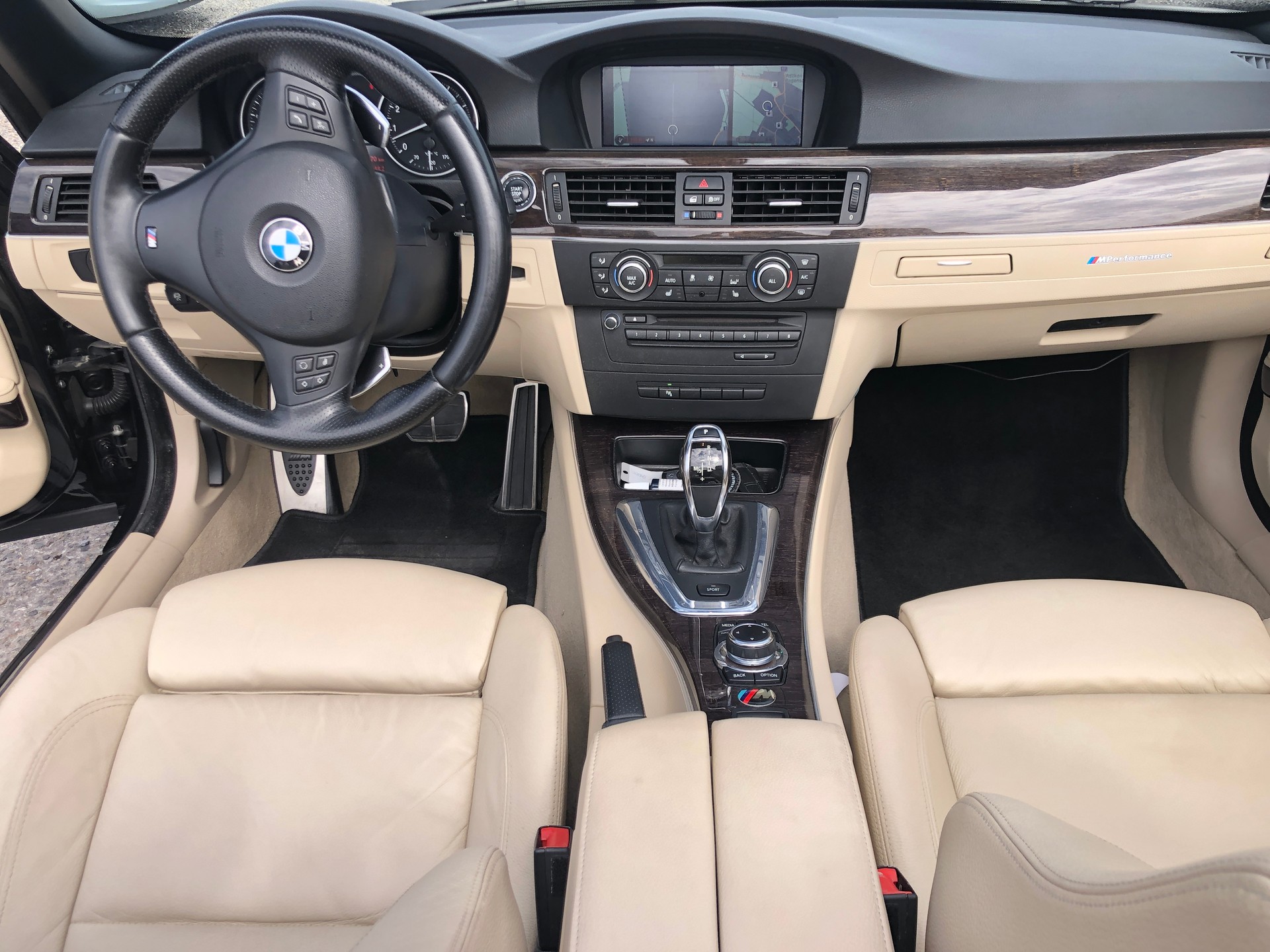 BMW 335i Cabriolet DSG-image-14