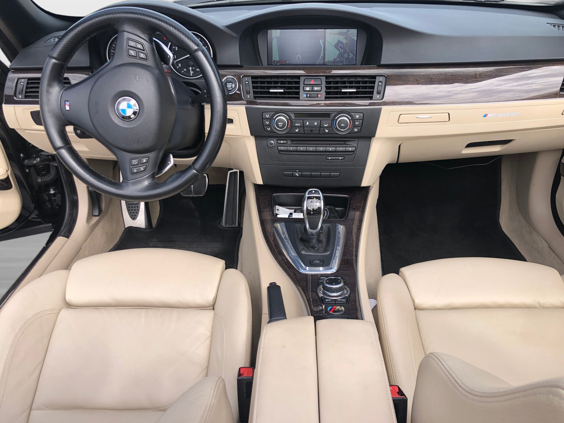 BMW 335i Cabriolet DSG-image-14