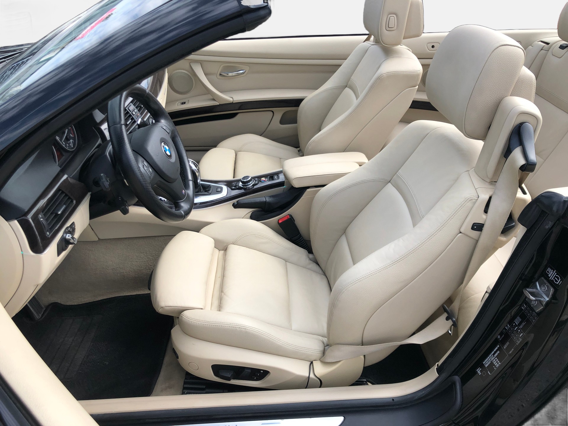 BMW 335i Cabriolet DSG-image-15
