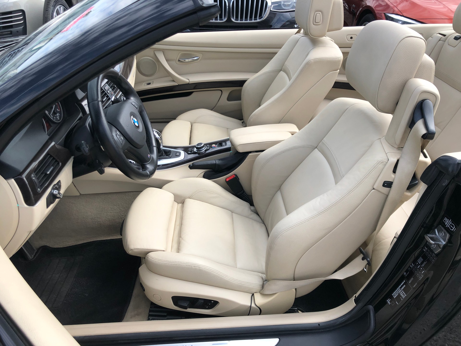 BMW 335i Cabriolet DSG-image-15