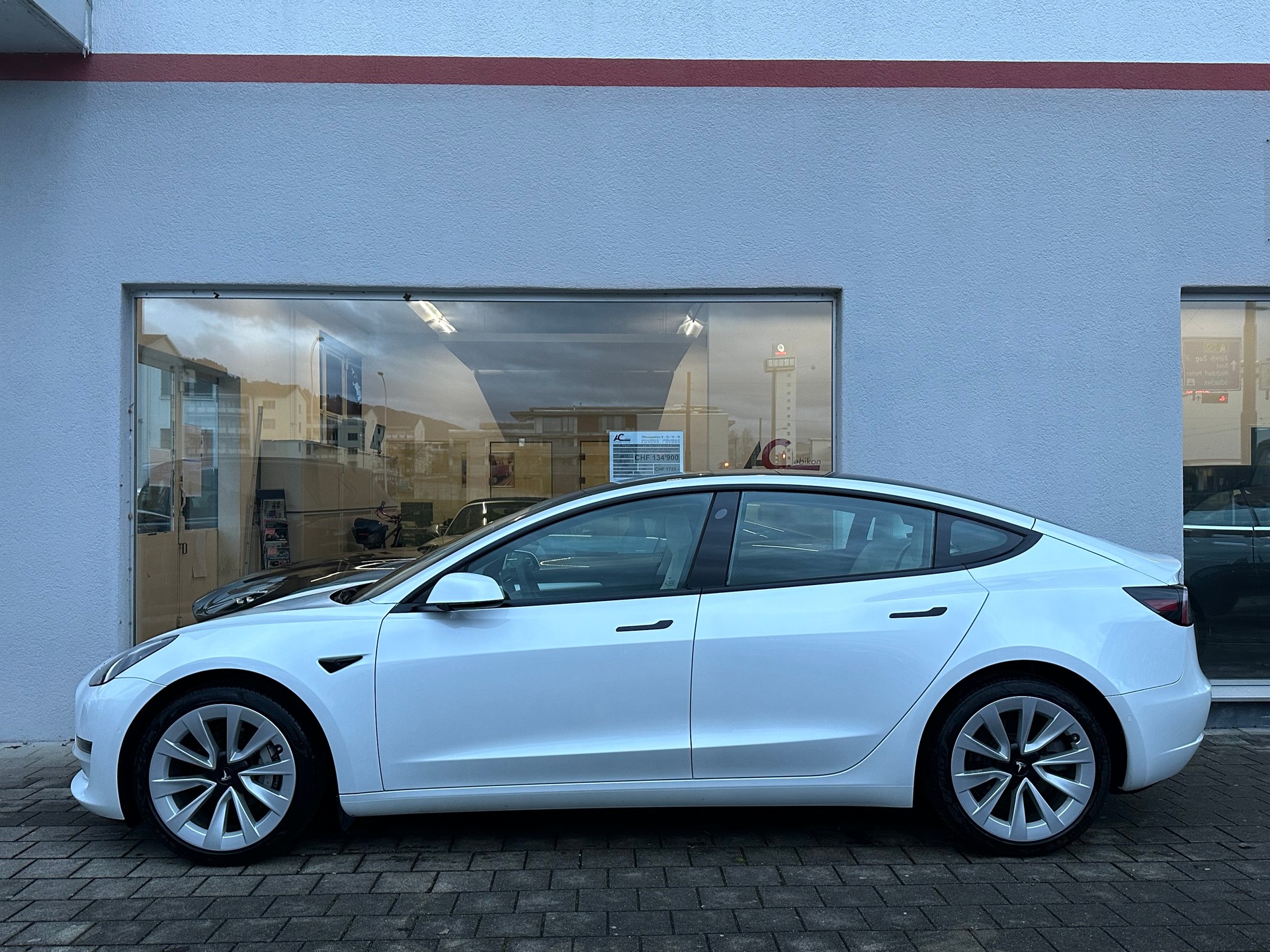 TESLA Model 3 Long Range Dual Motor AWD-image-2