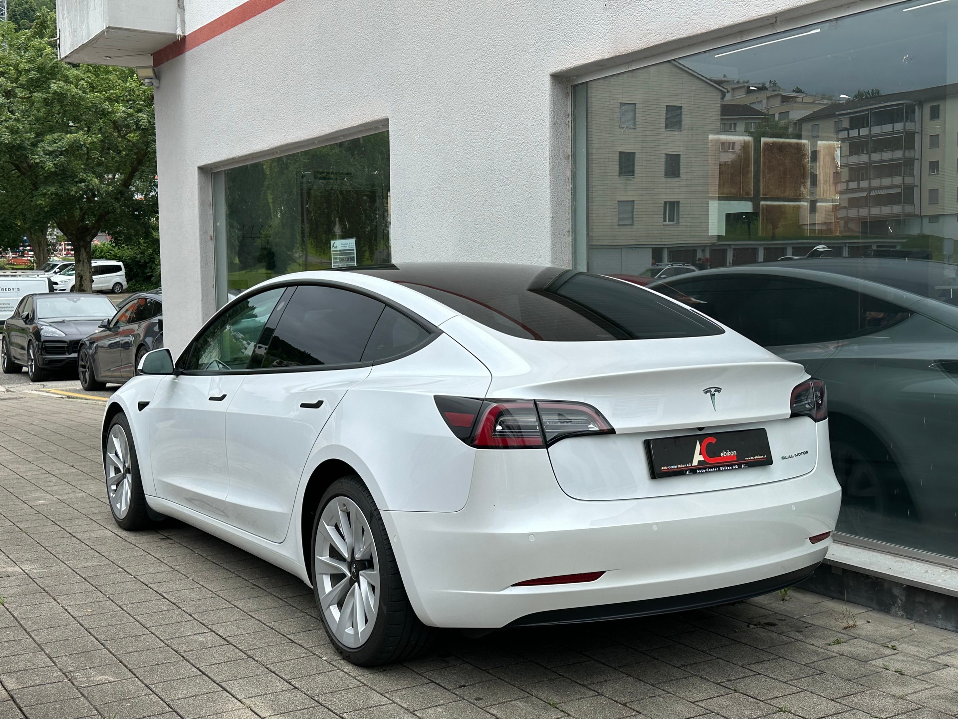TESLA Model 3 Long Range Dual Motor AWD-image-2