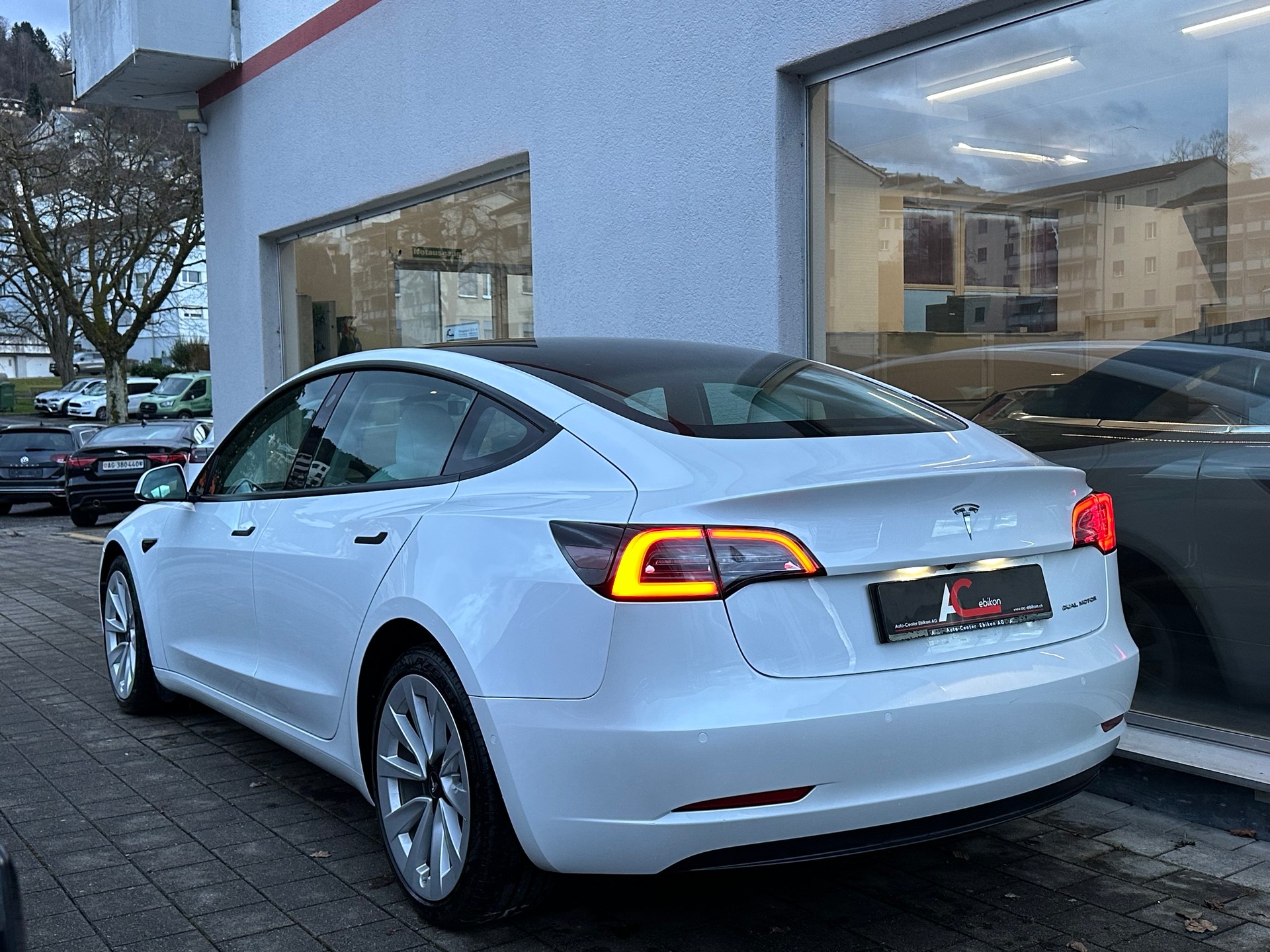 TESLA Model 3 Long Range Dual Motor AWD-image-1