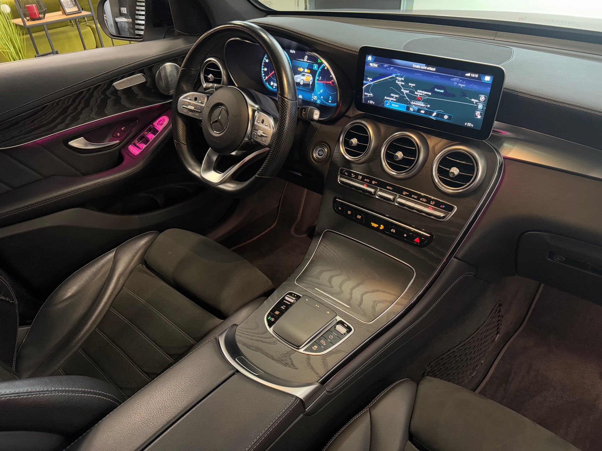 MERCEDES-BENZ GLC 300 d AMG Line 4Matic 9G-Tronic-image-10