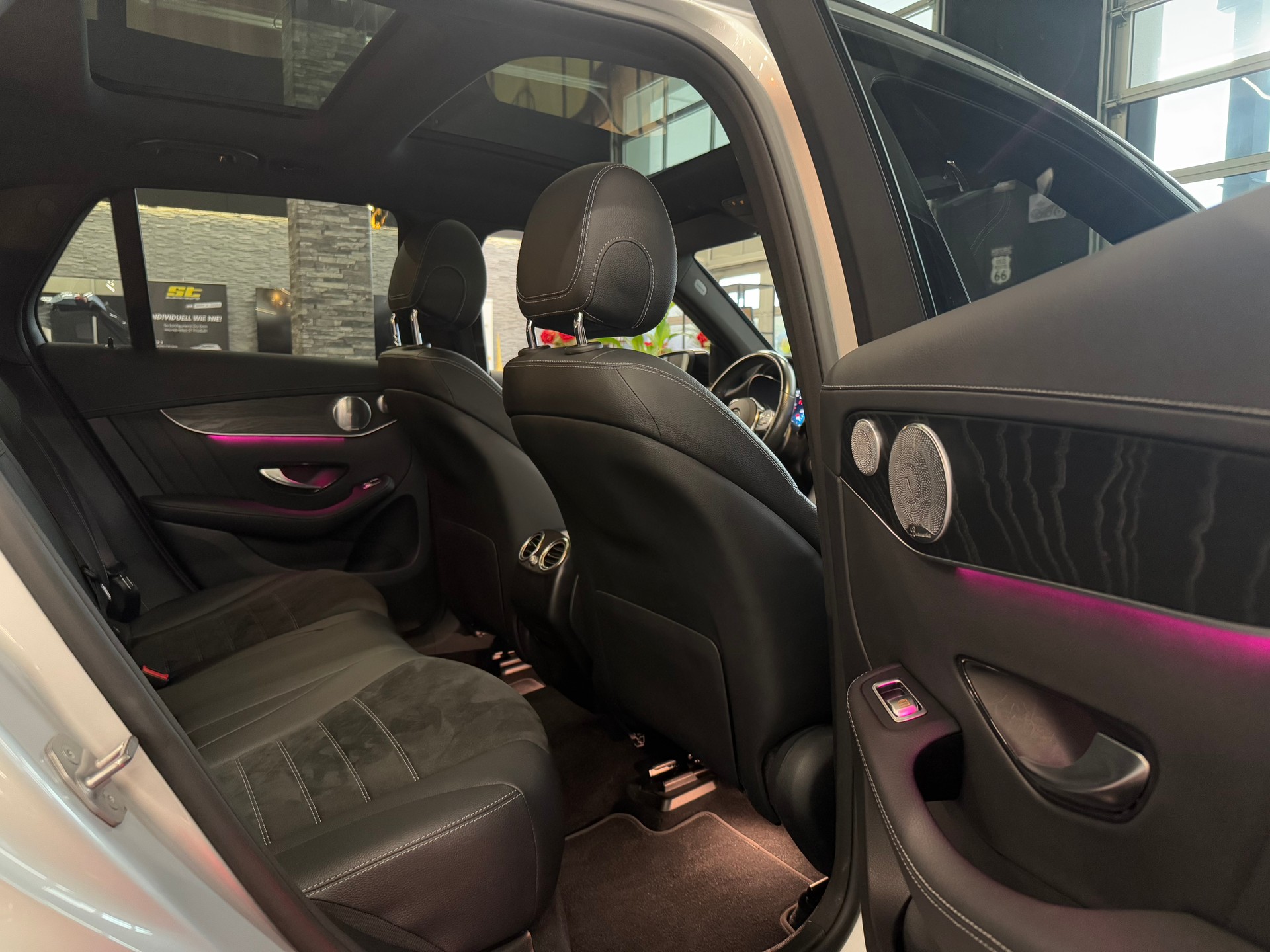 MERCEDES-BENZ GLC 300 d AMG Line 4Matic 9G-Tronic-image-20