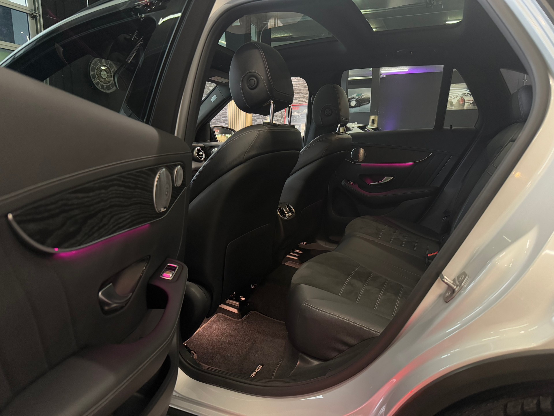 MERCEDES-BENZ GLC 300 d AMG Line 4Matic 9G-Tronic-image-19