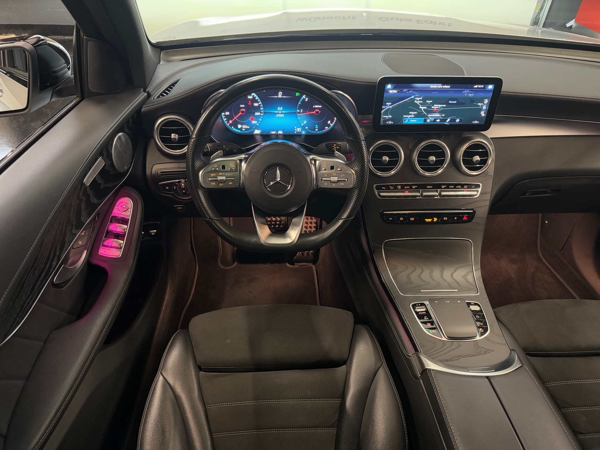MERCEDES-BENZ GLC 300 d AMG Line 4Matic 9G-Tronic-image-9