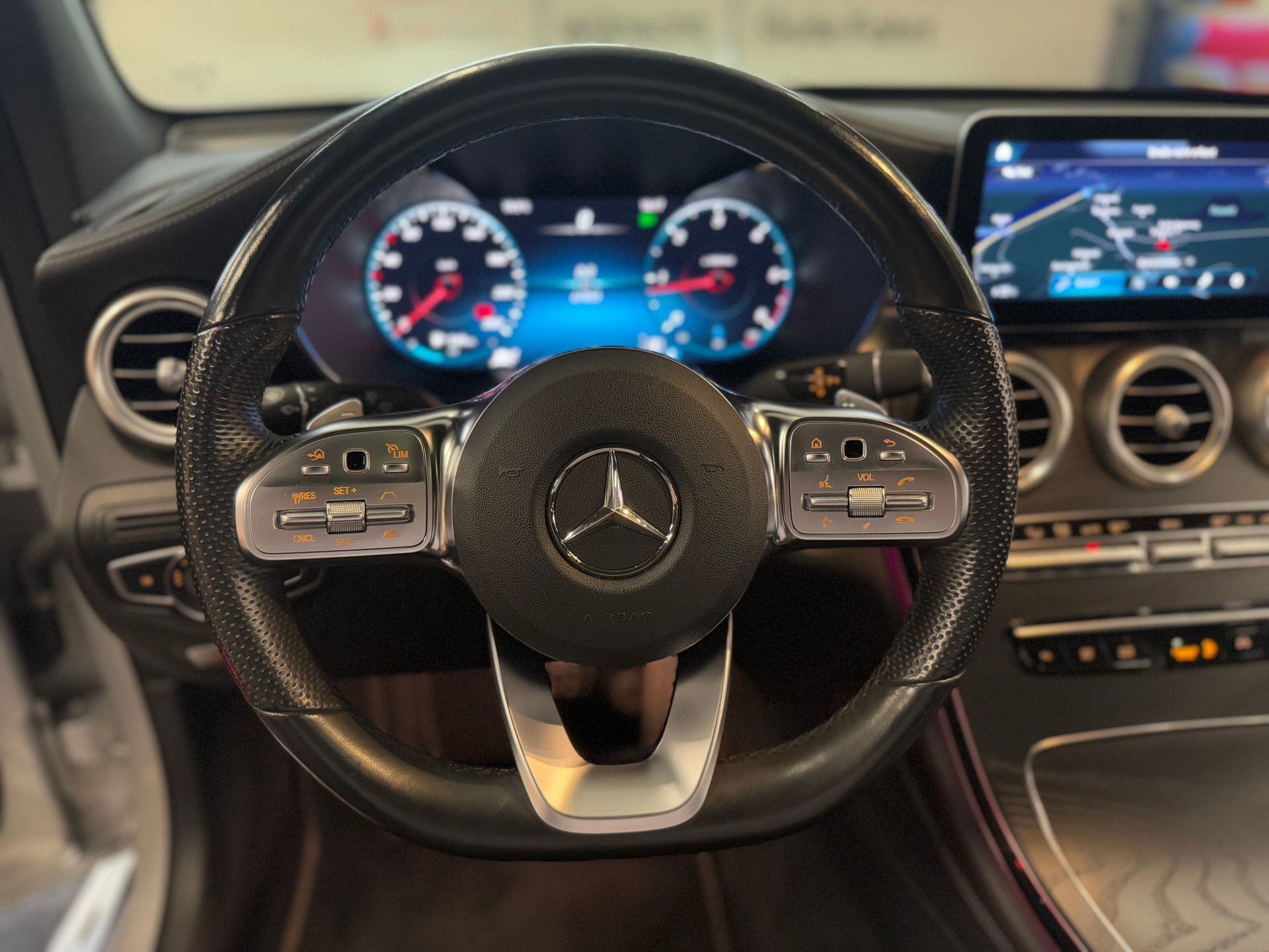 MERCEDES-BENZ GLC 300 d AMG Line 4Matic 9G-Tronic-image-12