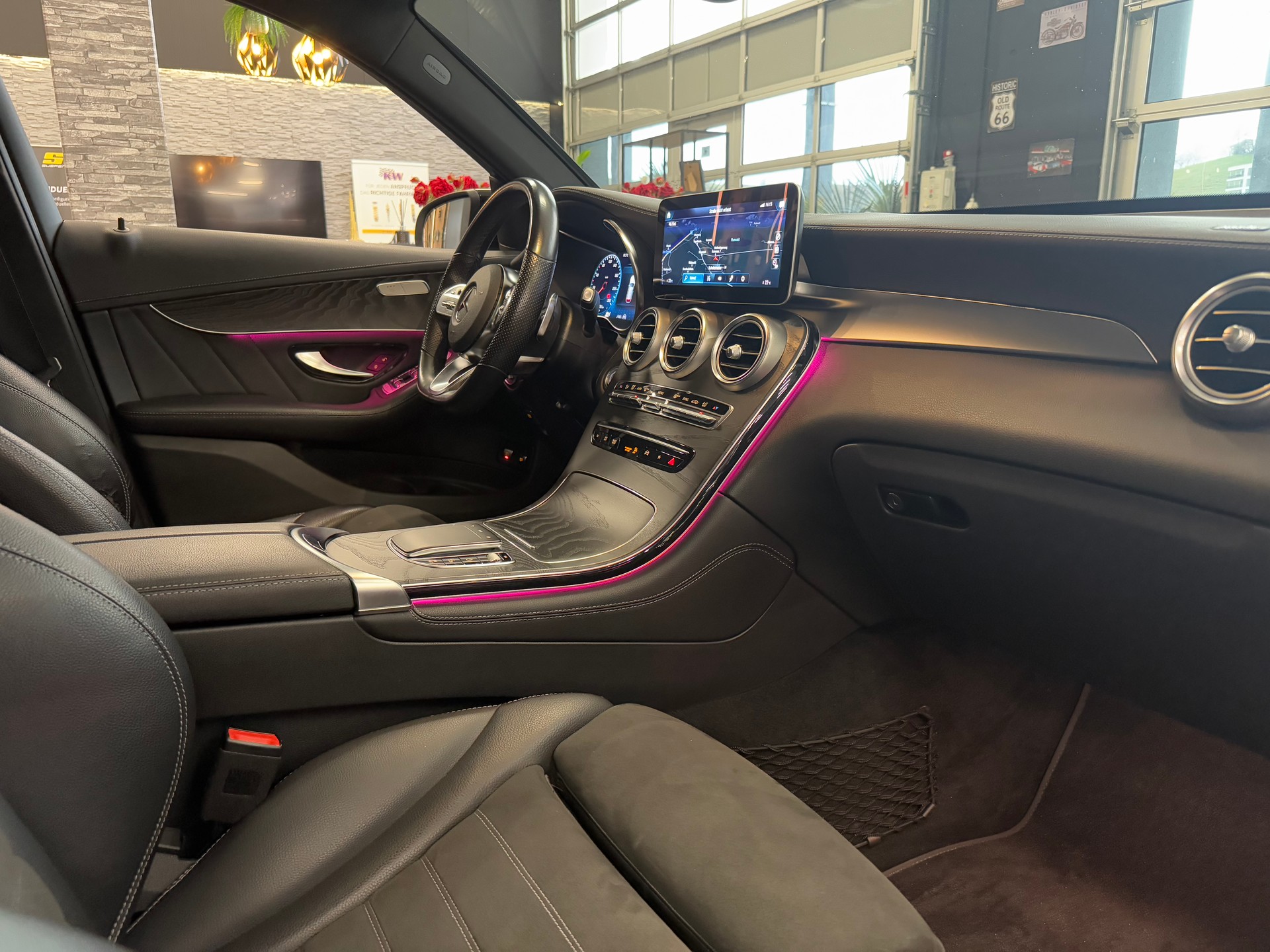 MERCEDES-BENZ GLC 300 d AMG Line 4Matic 9G-Tronic-image-11