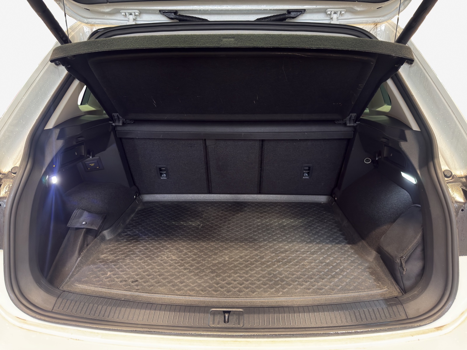 VW Tiguan 2.0 TDI SCR Elegance 4Motion DSG-image-12