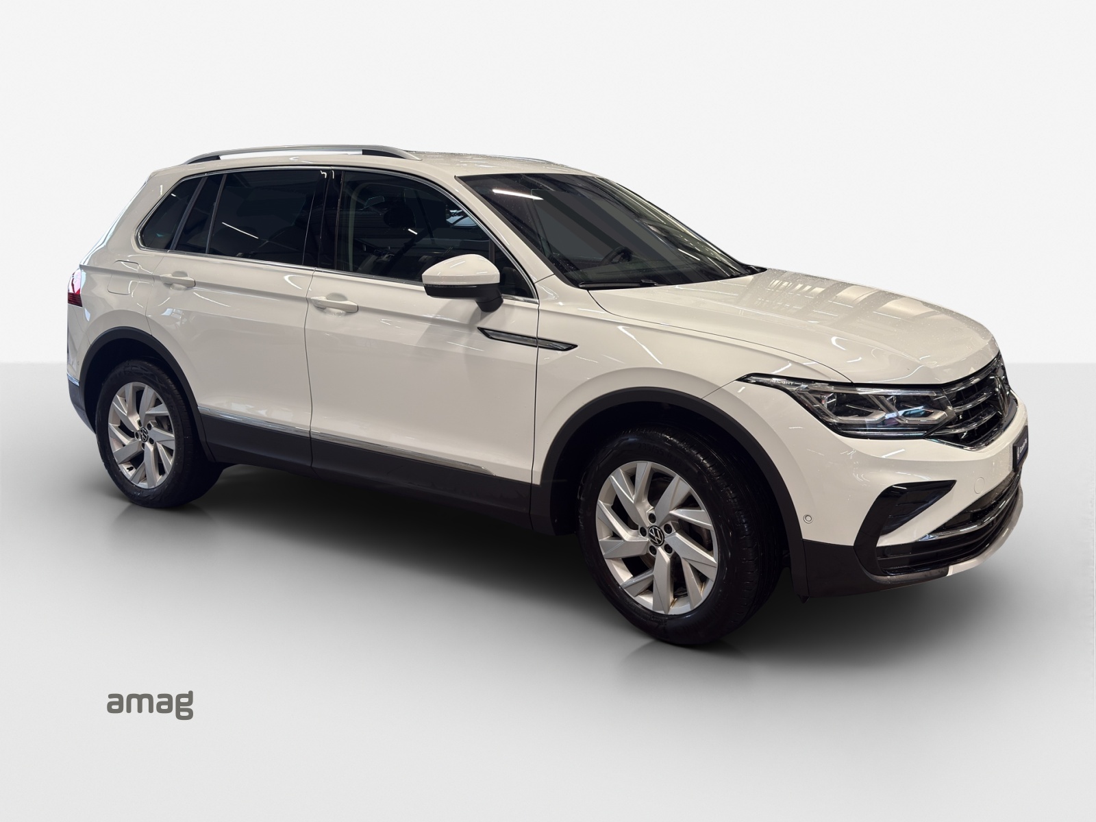 VW Tiguan 2.0 TDI SCR Elegance 4Motion DSG-image-5