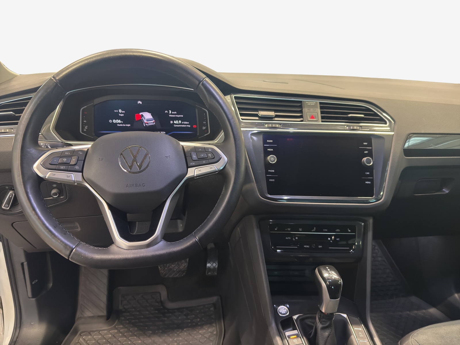 VW Tiguan 2.0 TDI SCR Elegance 4Motion DSG-image-8