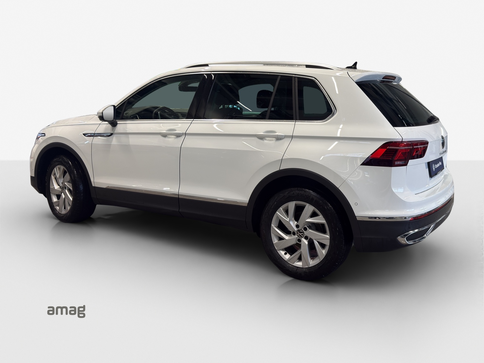 VW Tiguan 2.0 TDI SCR Elegance 4Motion DSG-image-2