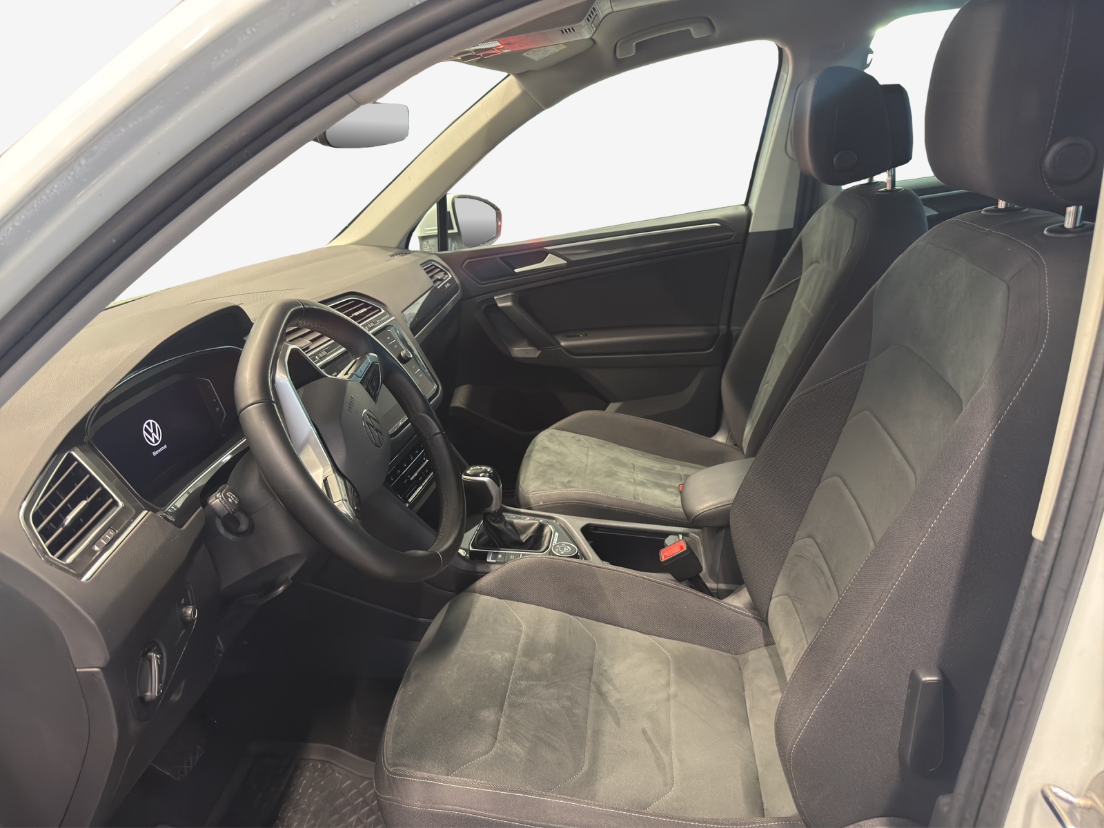 VW Tiguan 2.0 TDI SCR Elegance 4Motion DSG-image-7