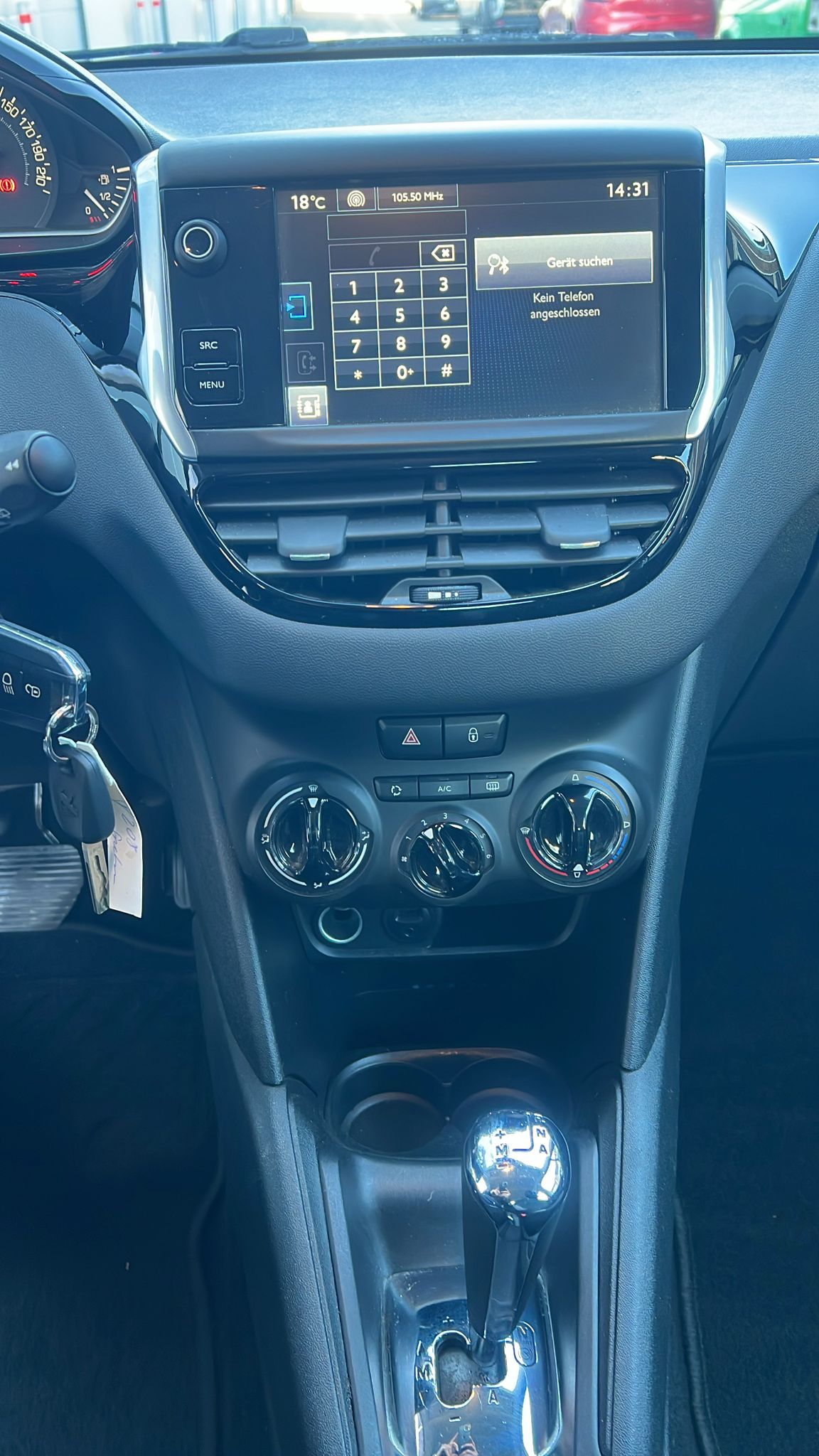 PEUGEOT 208 1.2 e-VTI Style EGS5-image-12