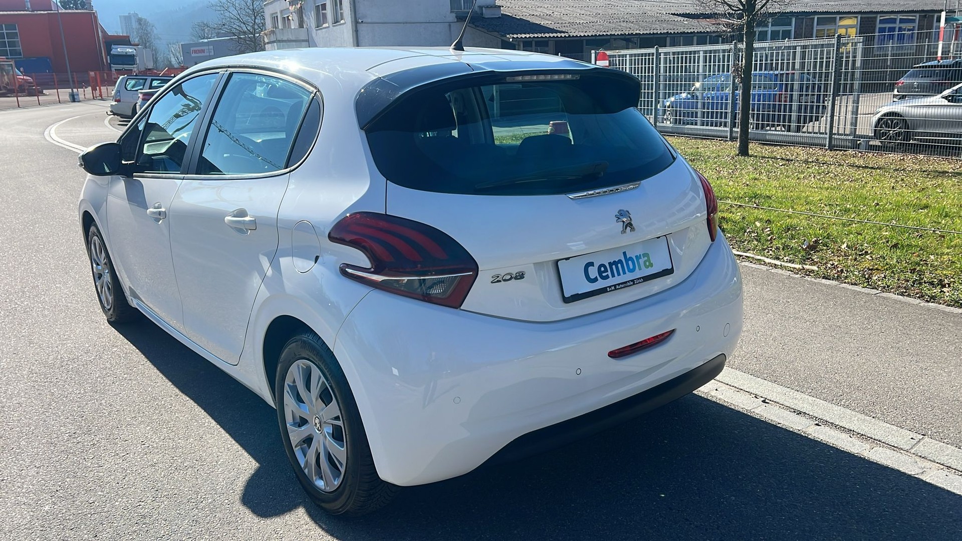 PEUGEOT 208 1.2 e-VTI Style EGS5-image-6