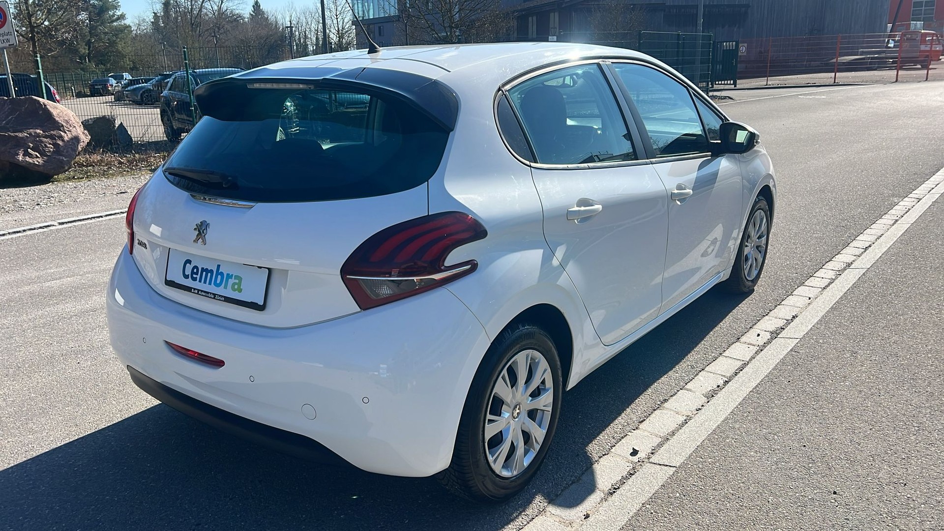 PEUGEOT 208 1.2 e-VTI Style EGS5-image-5