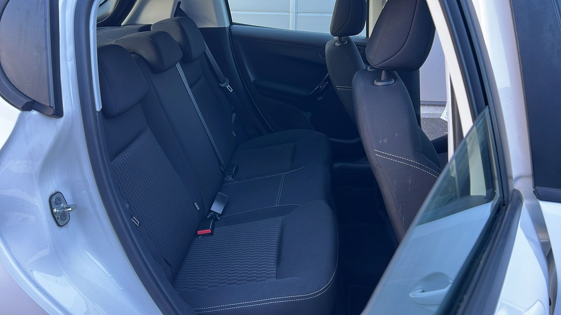 PEUGEOT 208 1.2 e-VTI Style EGS5-image-15