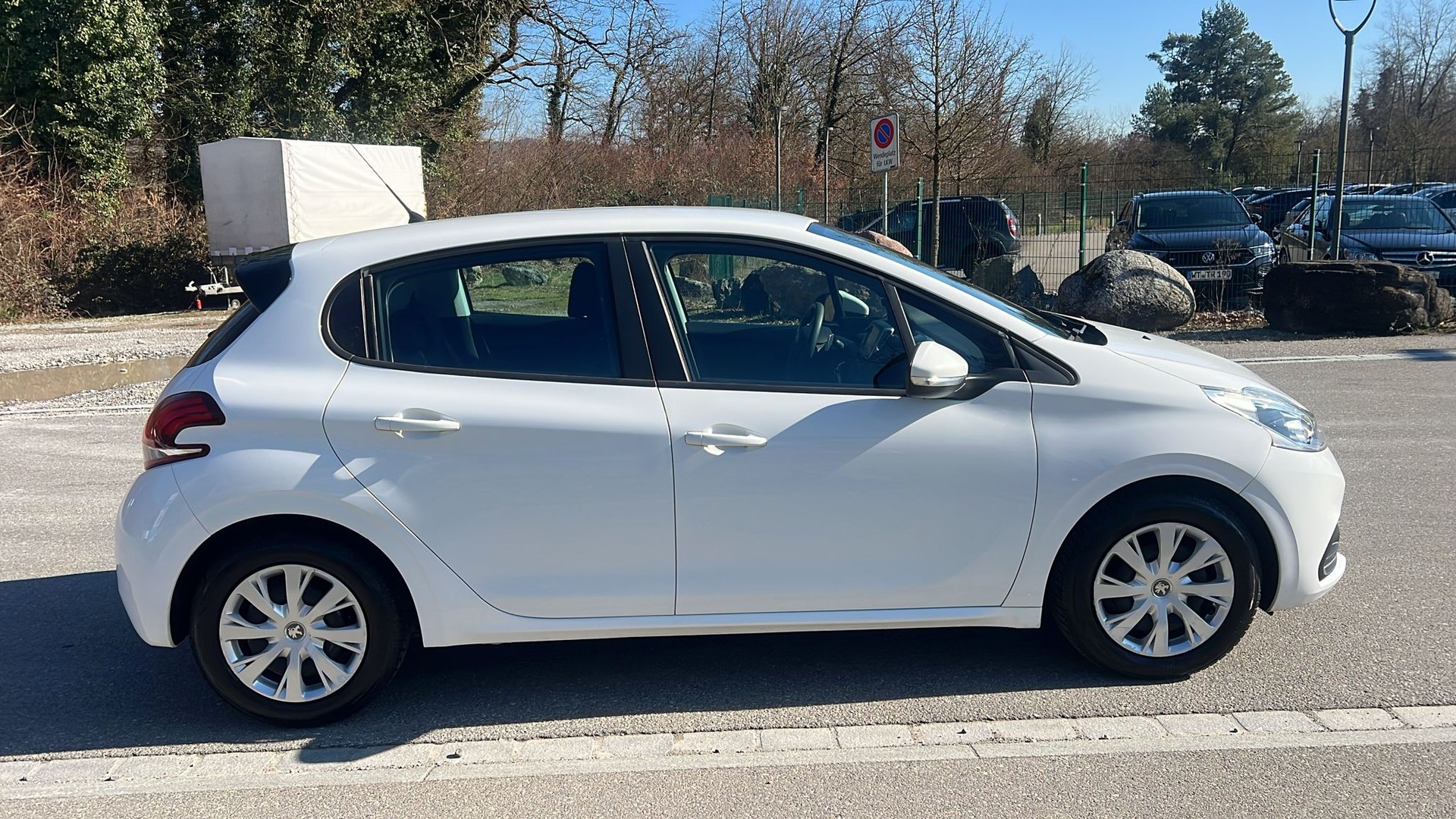 PEUGEOT 208 1.2 e-VTI Style EGS5-image-4