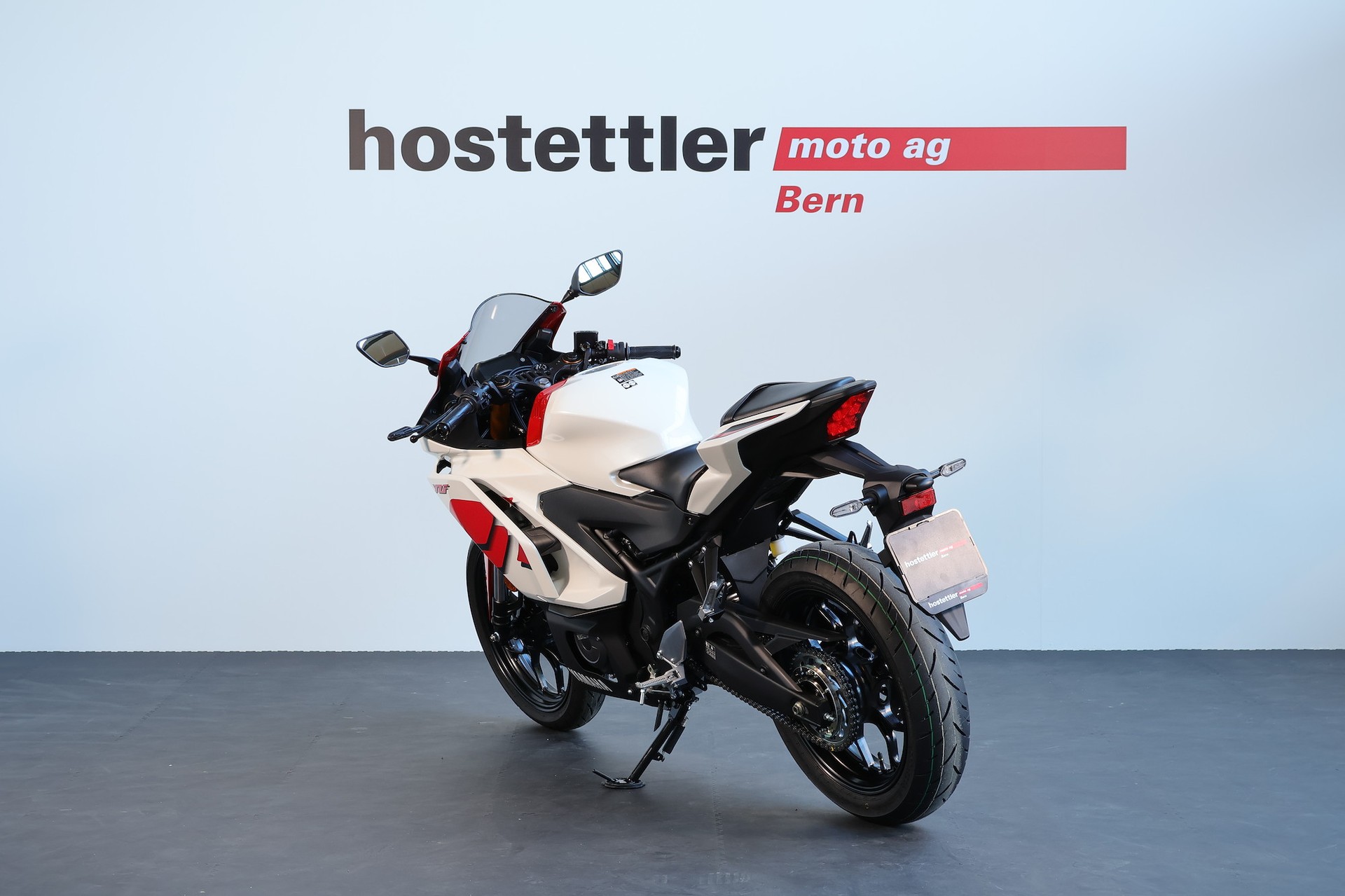 YAMAHA R3 70th Anniversary-showroom-element-3