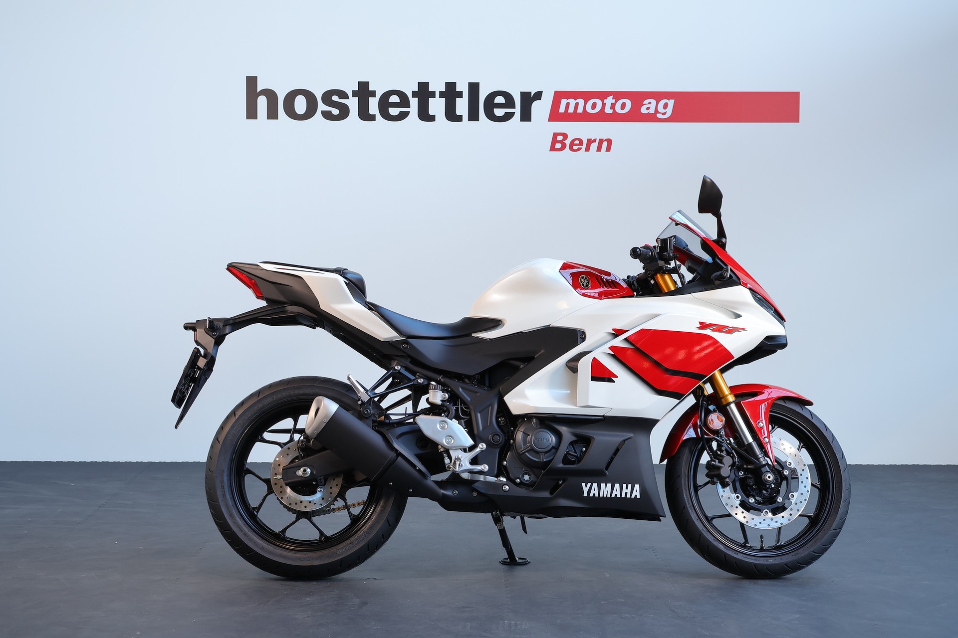 YAMAHA R3 70th Anniversary-showroom-element-1