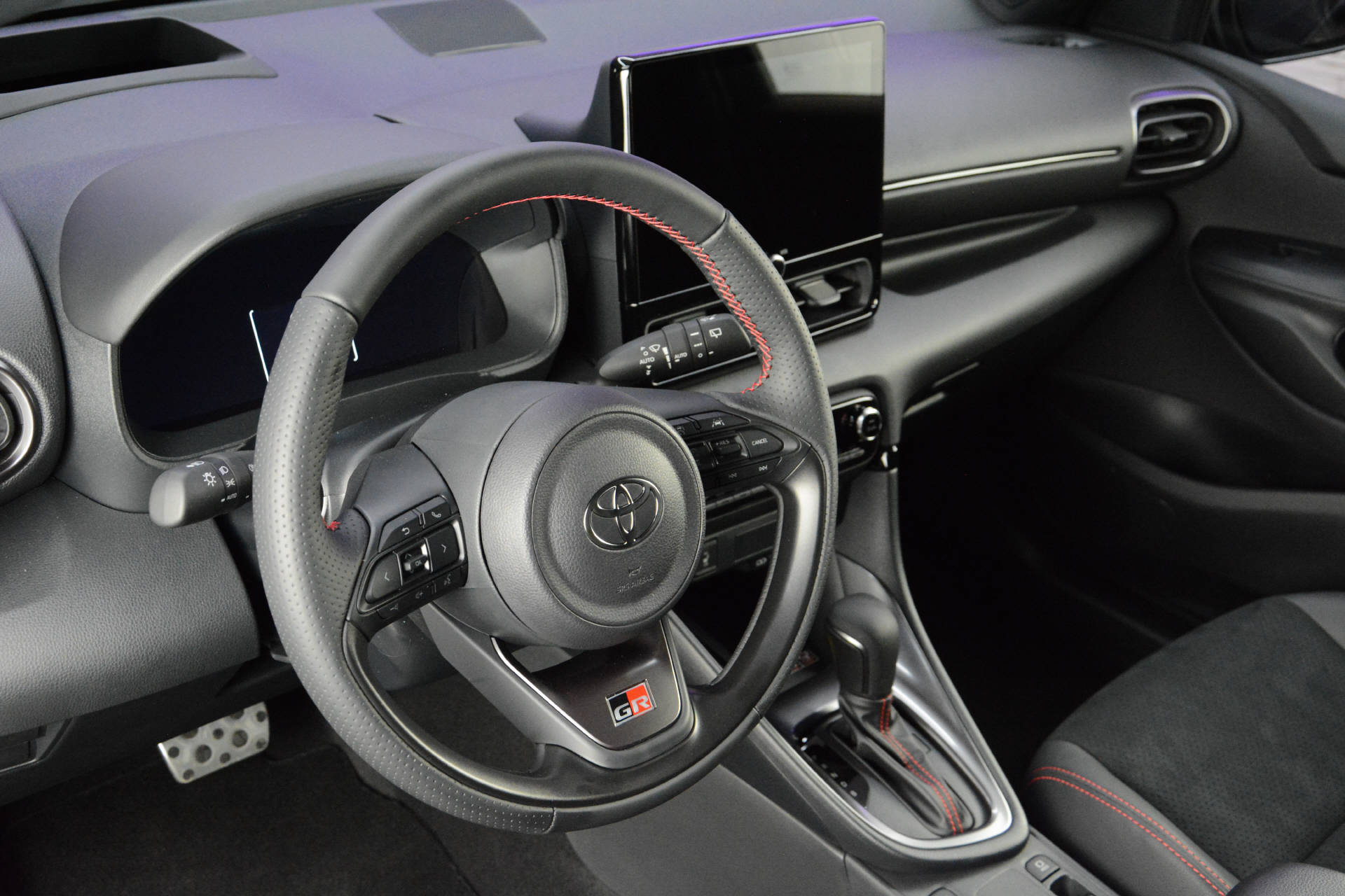 TOYOTA Yaris 1.5 VVT-i HSD GR Sport-image-11