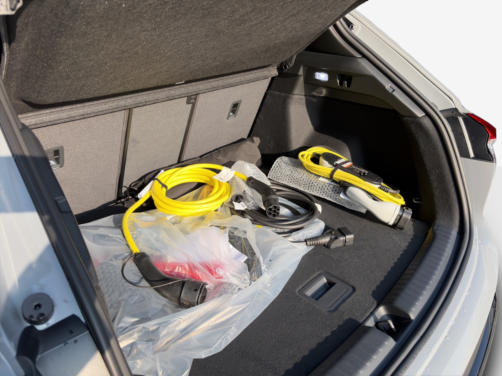 AUDI Q4 e-tron 45 Edition Swiss Ski quattro-image-12