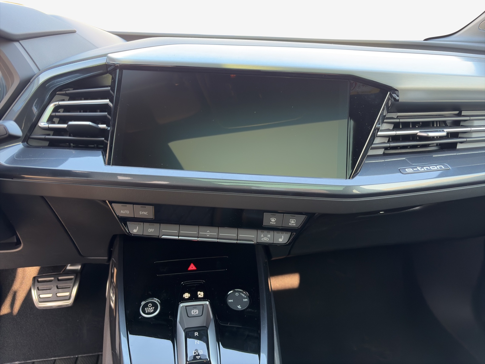 AUDI Q4 e-tron 45 Edition Swiss Ski quattro-image-10