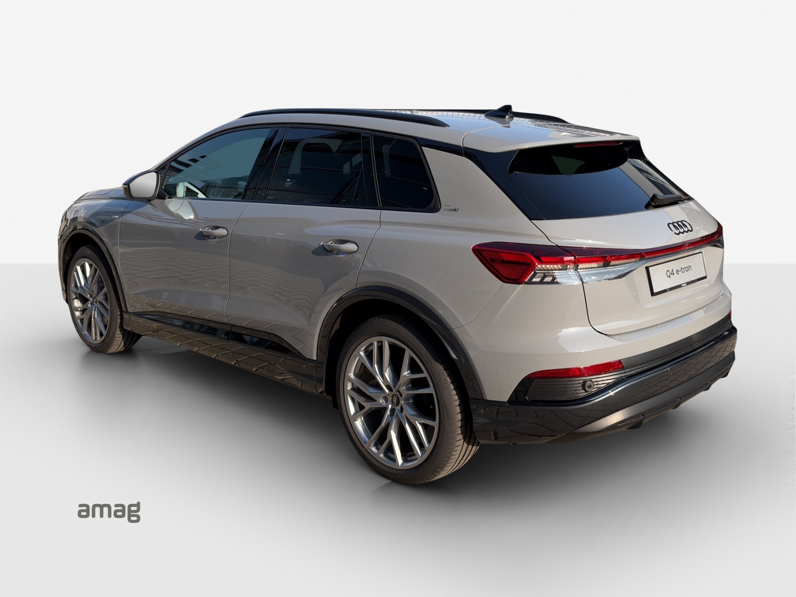 AUDI Q4 e-tron 45 Edition Swiss Ski quattro-image-2