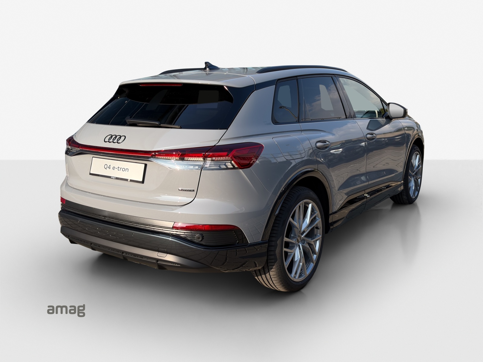 AUDI Q4 e-tron 45 Edition Swiss Ski quattro-image-4