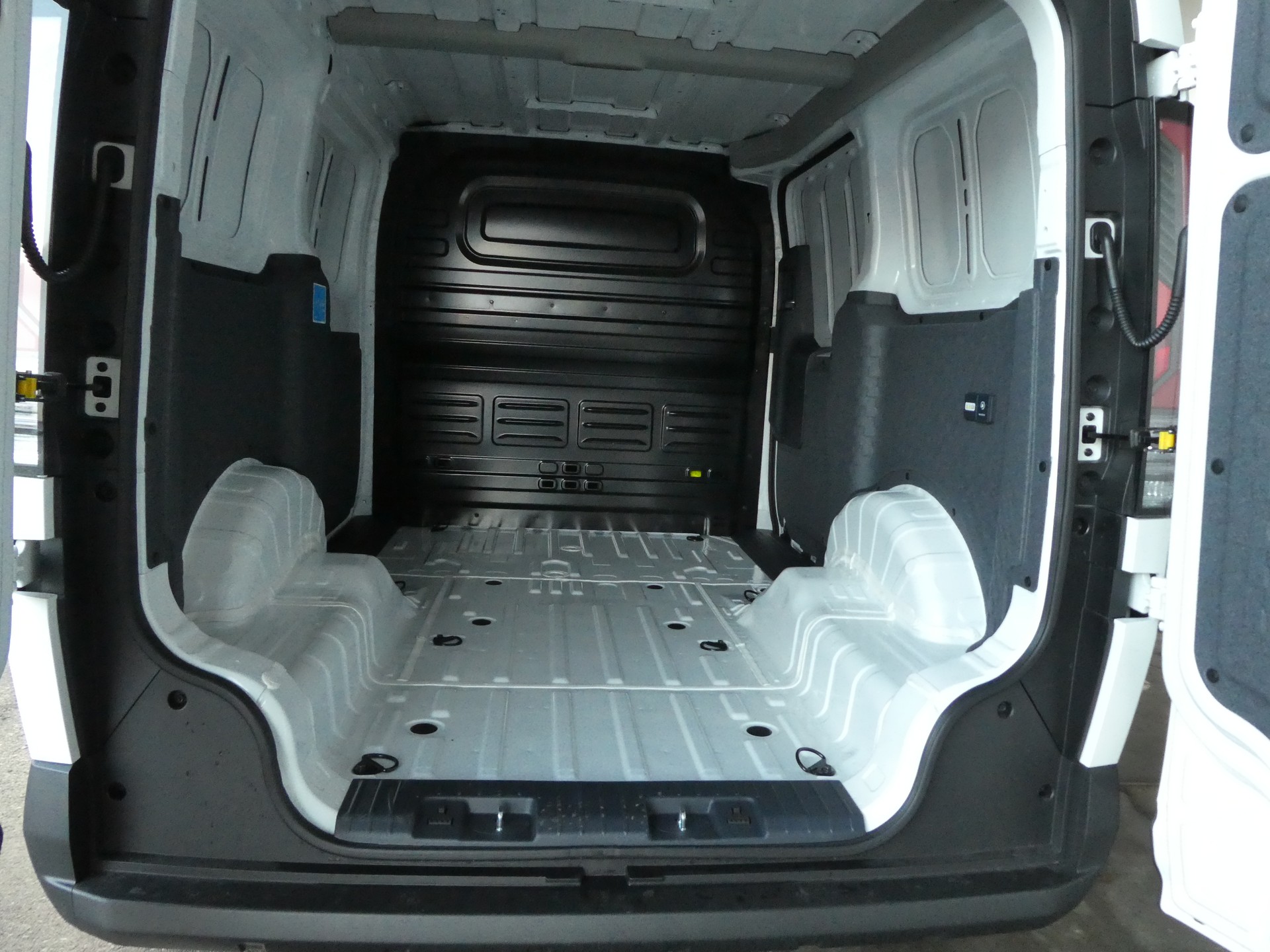 KIA Cargo Plus L2H1 51.5 kWh-image-3