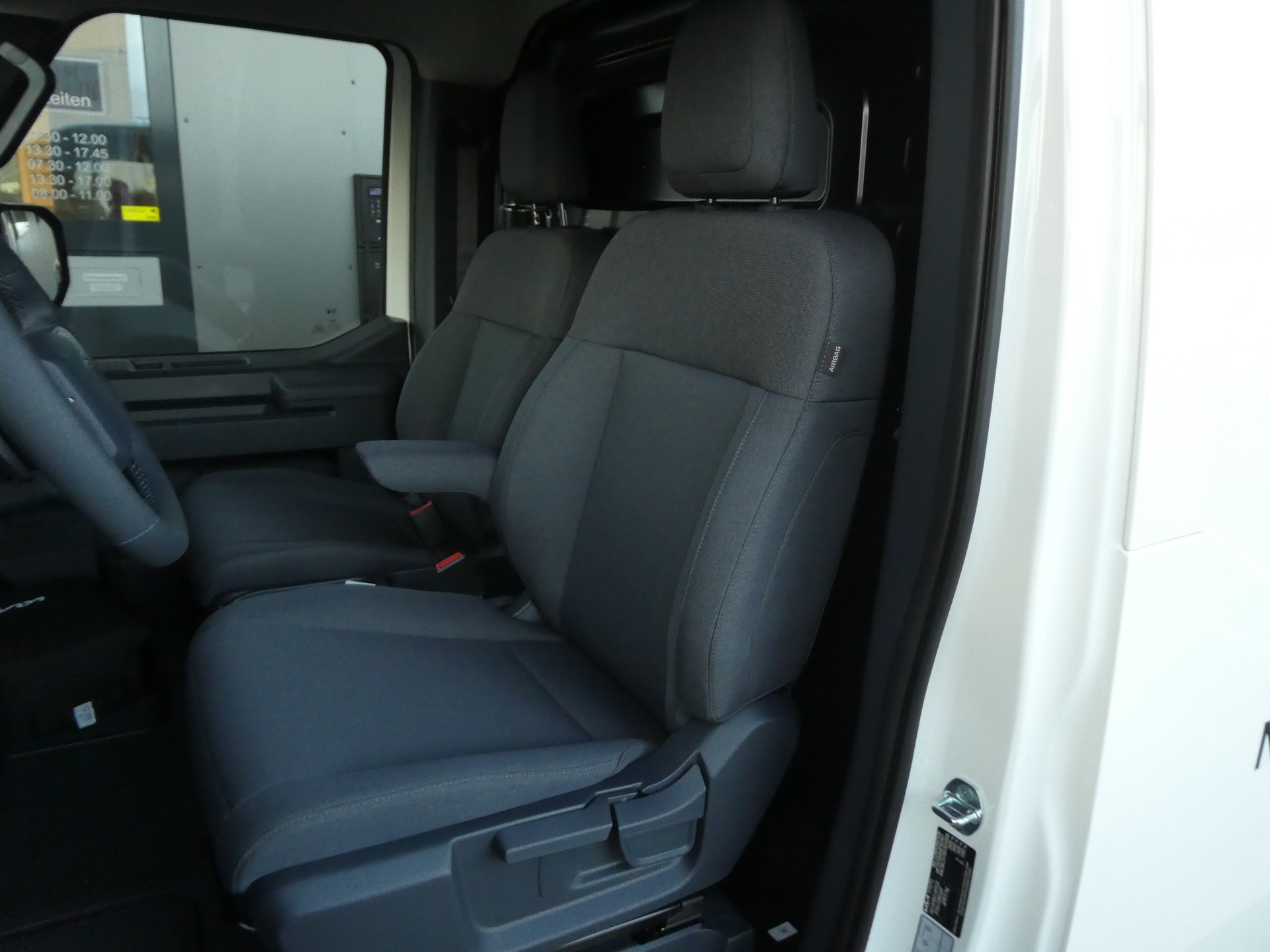 KIA Cargo Plus L2H1 51.5 kWh-image-12