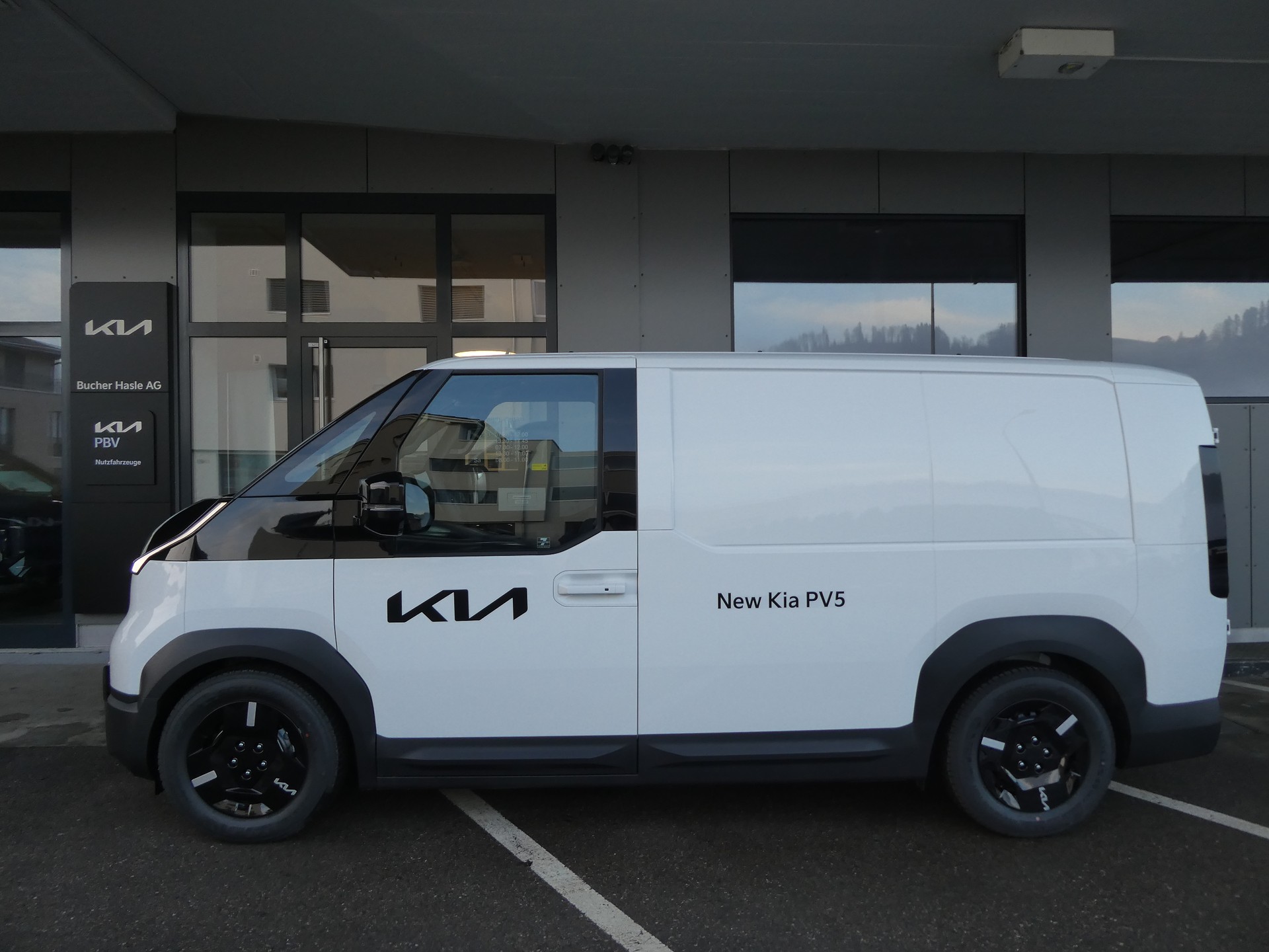 KIA Cargo Plus L2H1 51.5 kWh-image-0