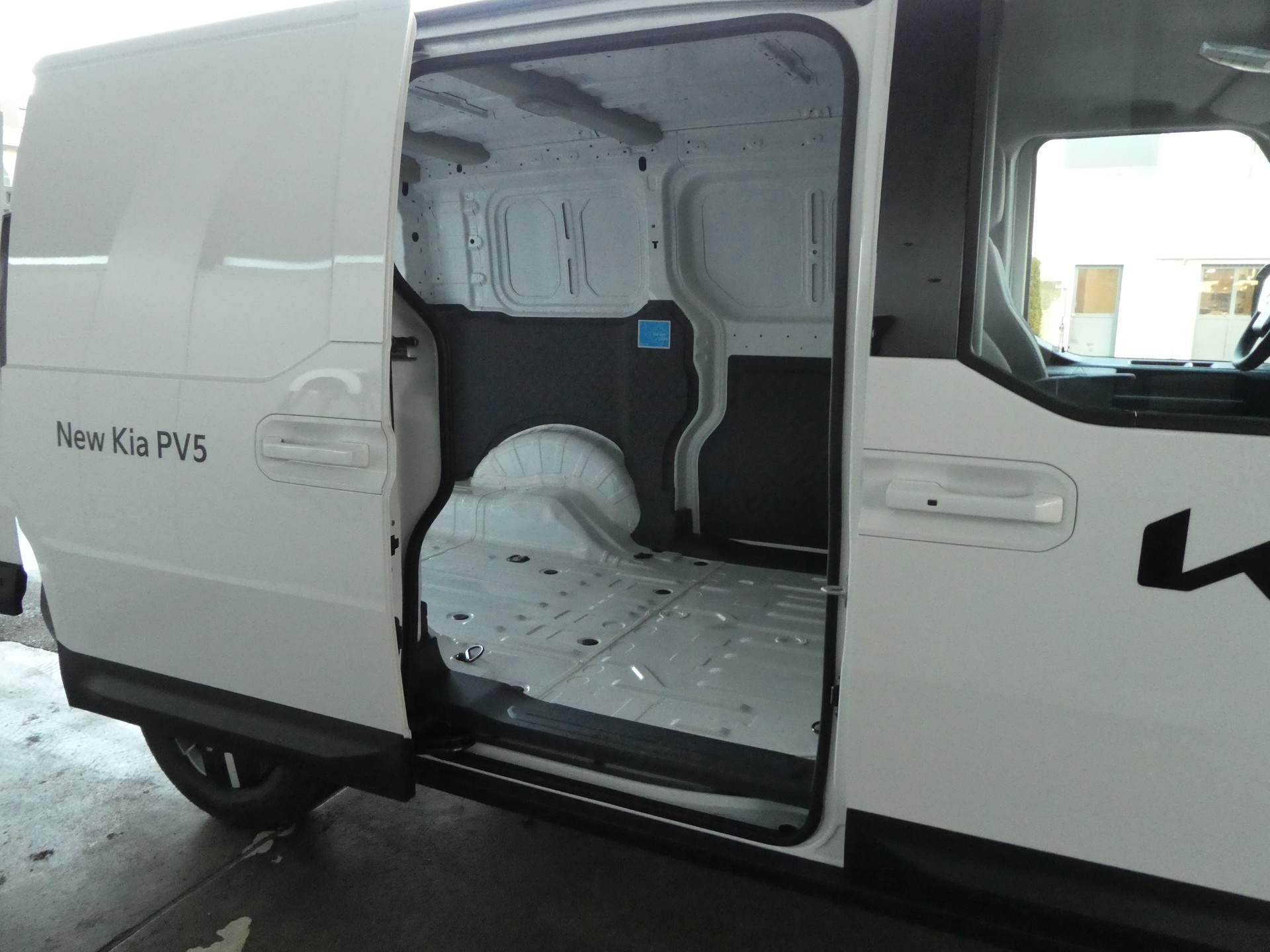 KIA Cargo Plus L2H1 51.5 kWh-image-9
