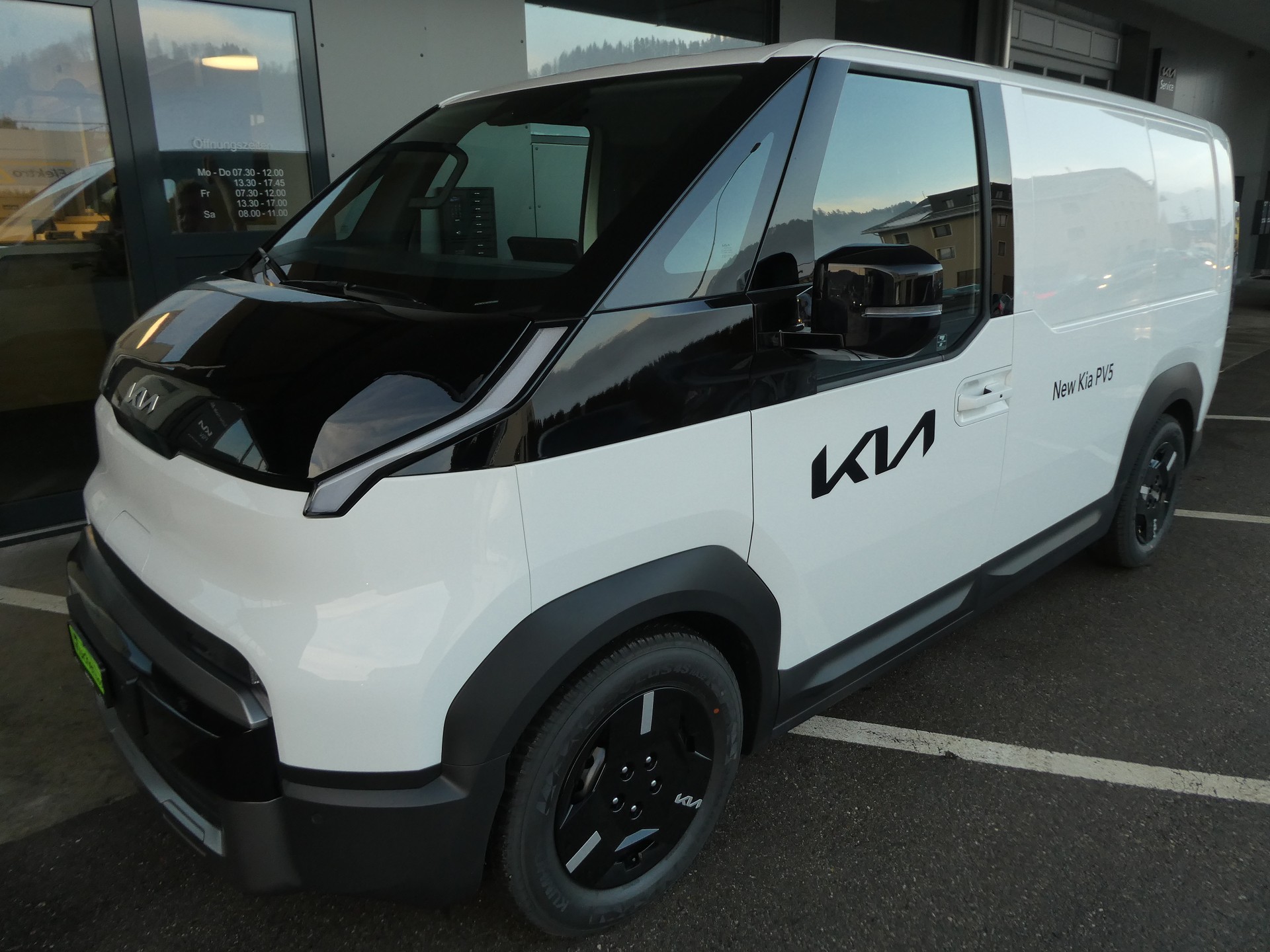 KIA Cargo Plus L2H1 51.5 kWh-image-4