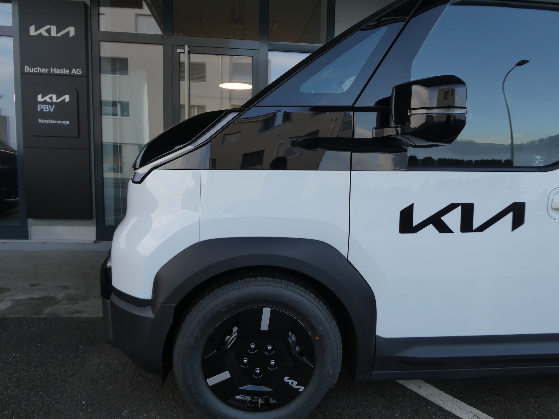 KIA Cargo Plus L2H1 51.5 kWh-image-2