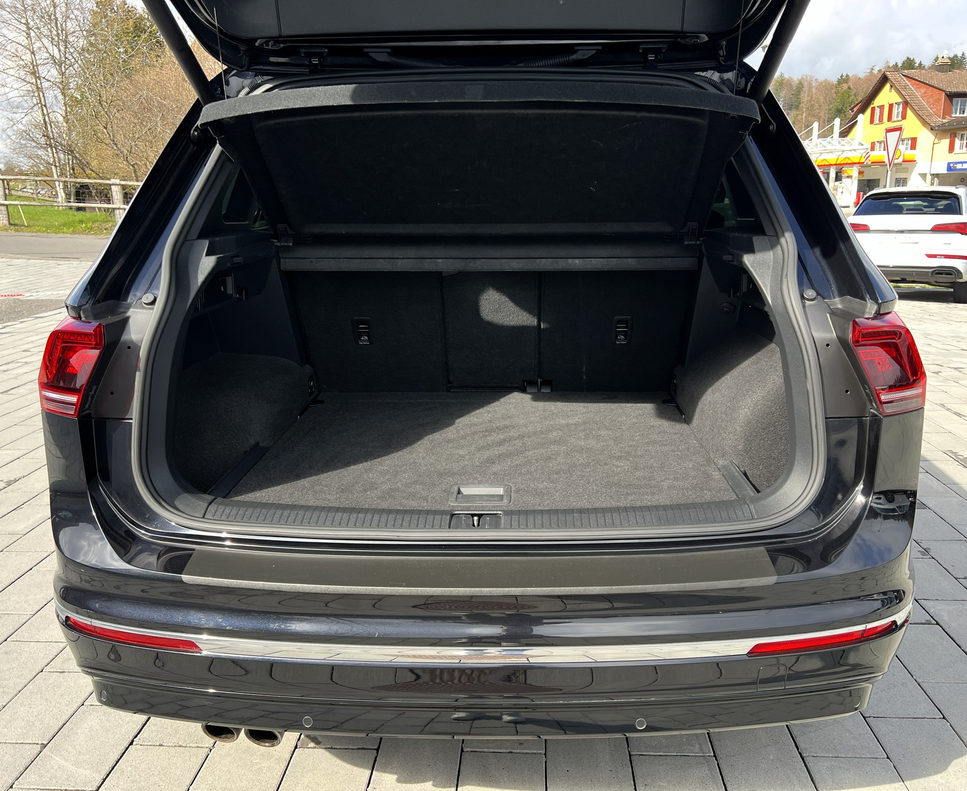 VW Tiguan 2.0 TDI SCR R-Line 4Motion DSG-image-12